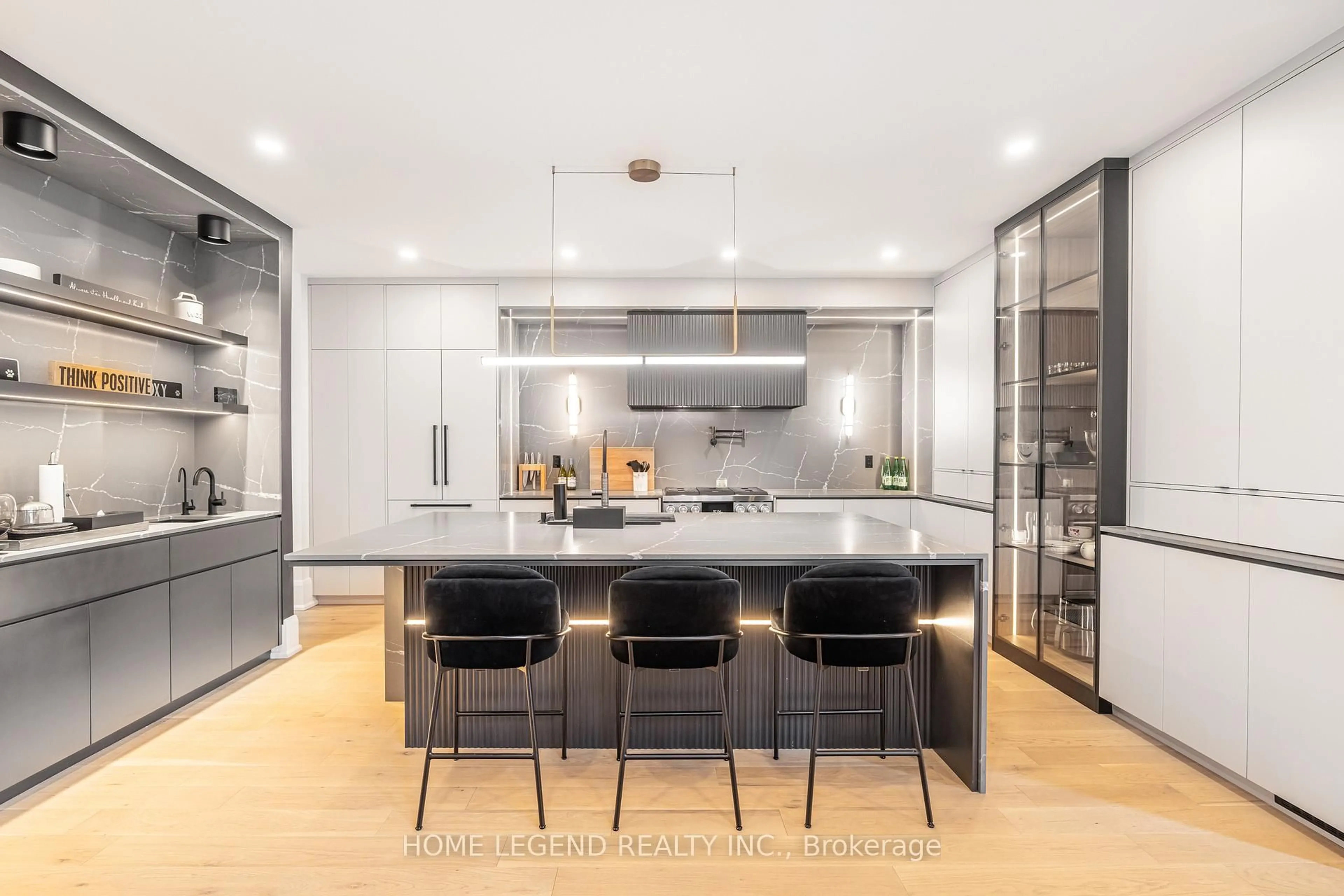 Contemporary kitchen, unknown for 10 Hearthwood Gate, Whitchurch-Stouffville Ontario L4A 4X1