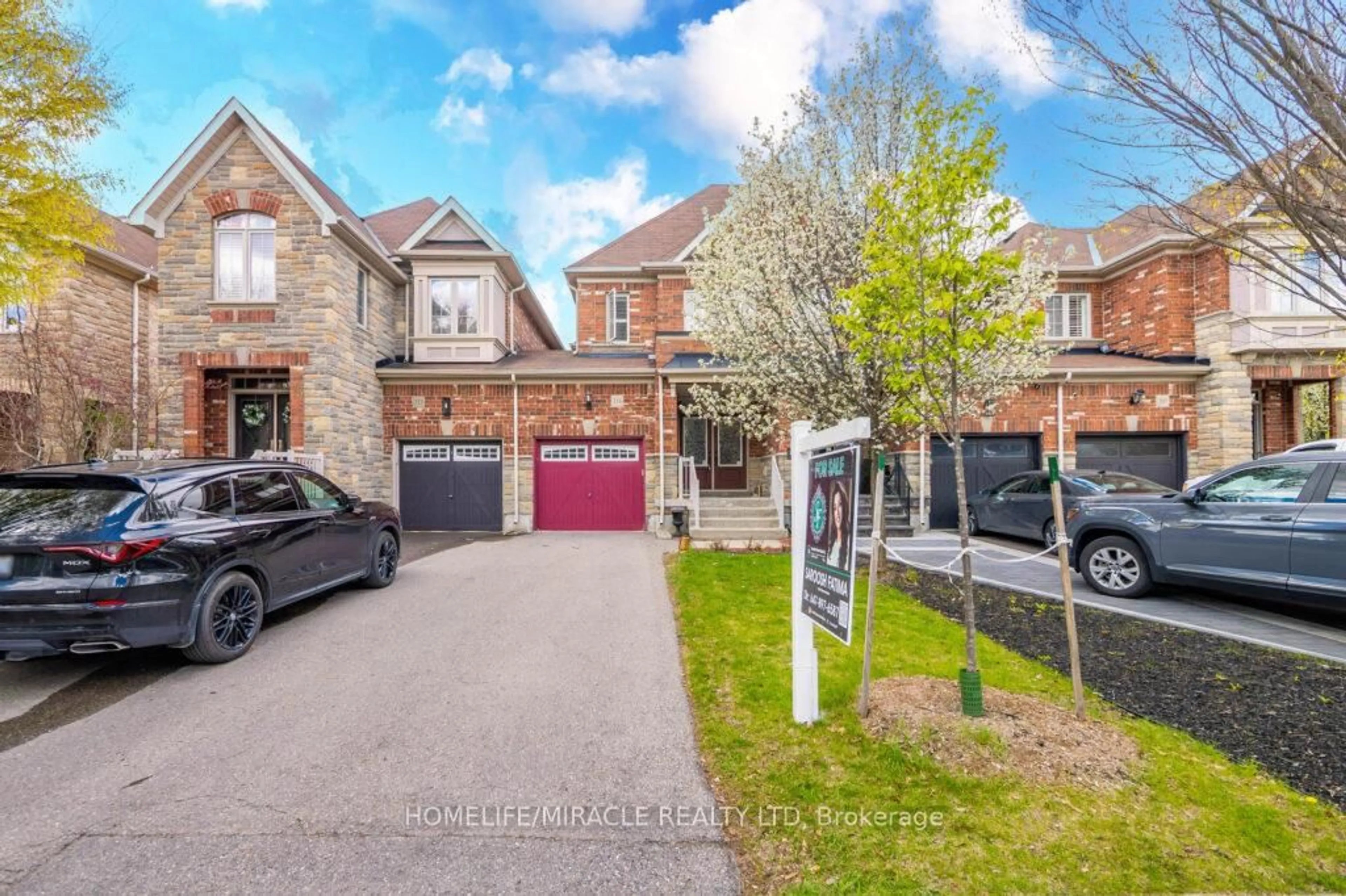 A pic from outside/outdoor area/front of a property/back of a property/a pic from drone, street for 211 Wardlaw Pl, Vaughan Ontario L4H 3L7