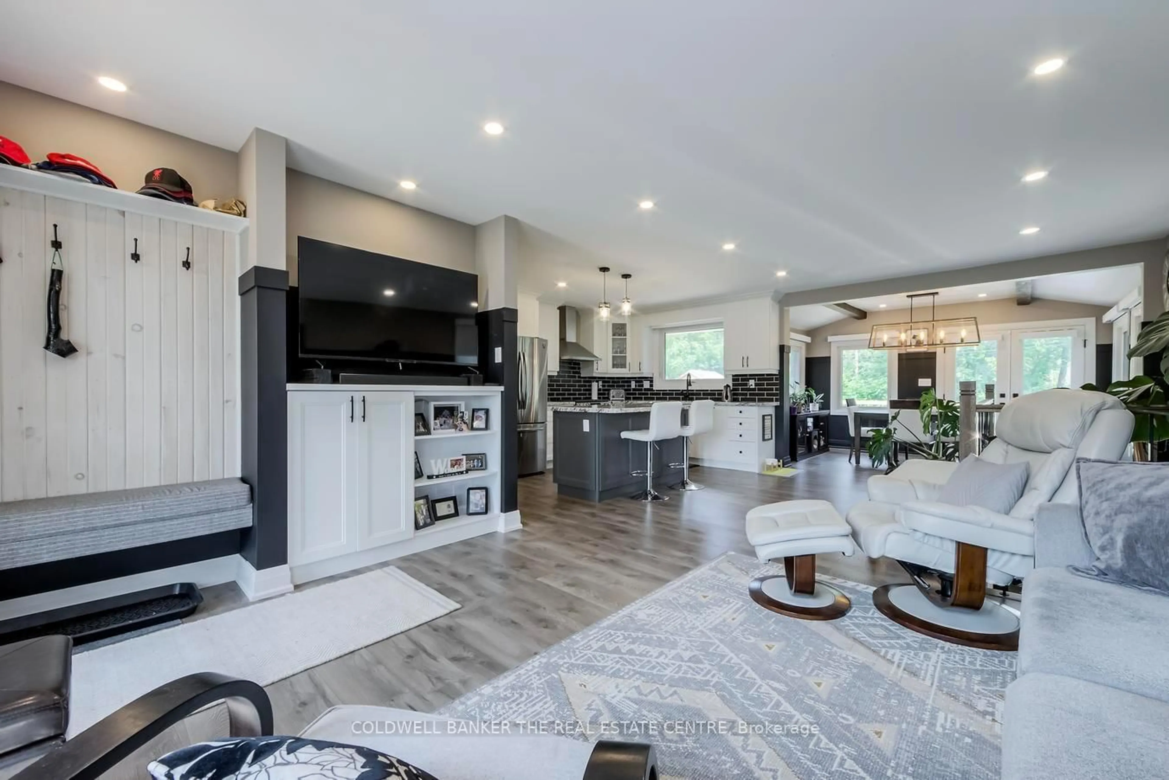 Open concept kitchen, ceramic/tile floor for 15 Blue Jay Blvd, Georgina Ontario L0E 1N0