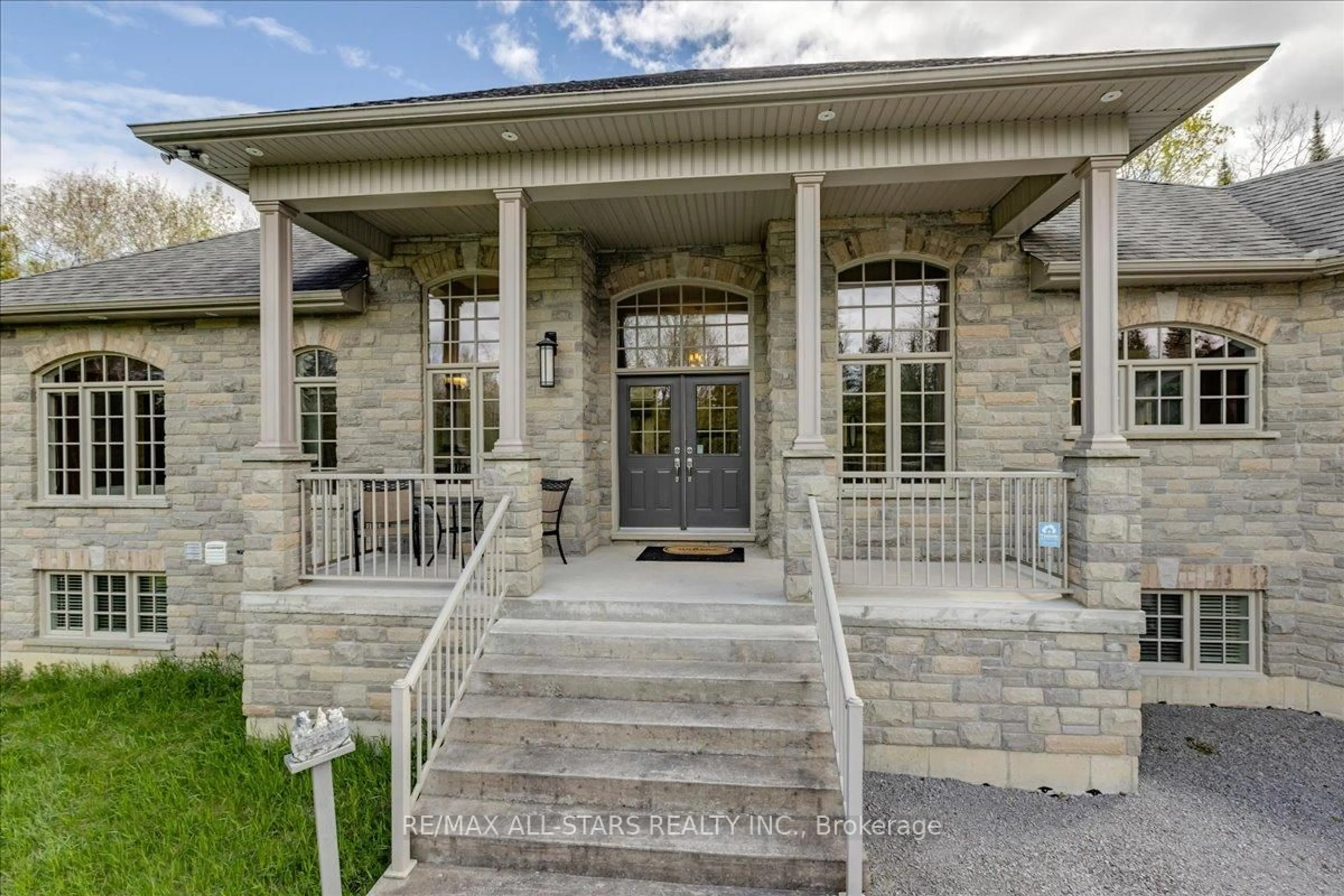 Home with brick exterior material, unknown for 6001 Old Homestead Rd, Georgina Ontario L0E 1R0