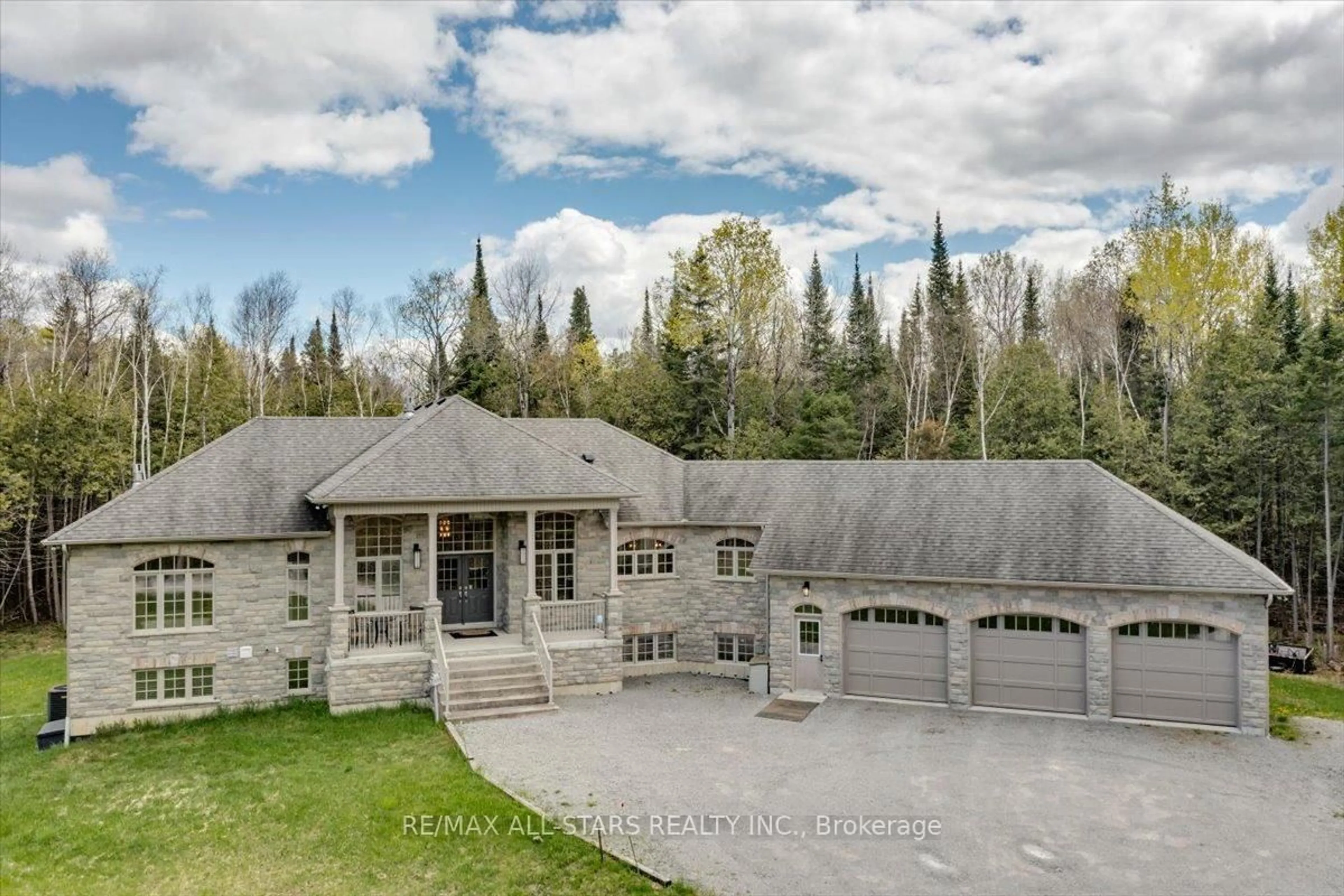 A pic from outside/outdoor area/front of a property/back of a property/a pic from drone, mountain view for 6001 Old Homestead Rd, Georgina Ontario L0E 1R0