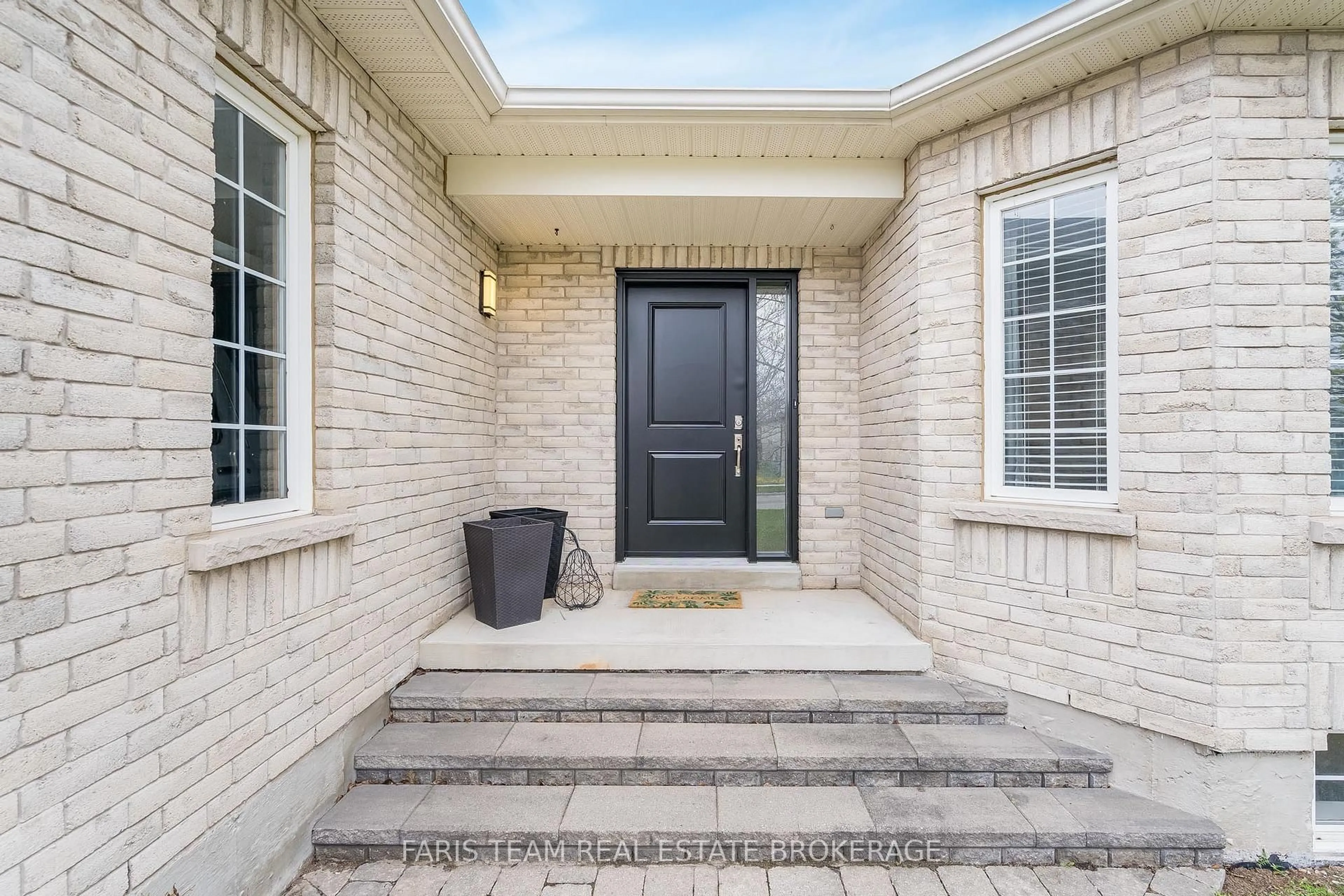 Home with brick exterior material, street for 28 Stonemount Cres, Essa Ontario L0M 1B4