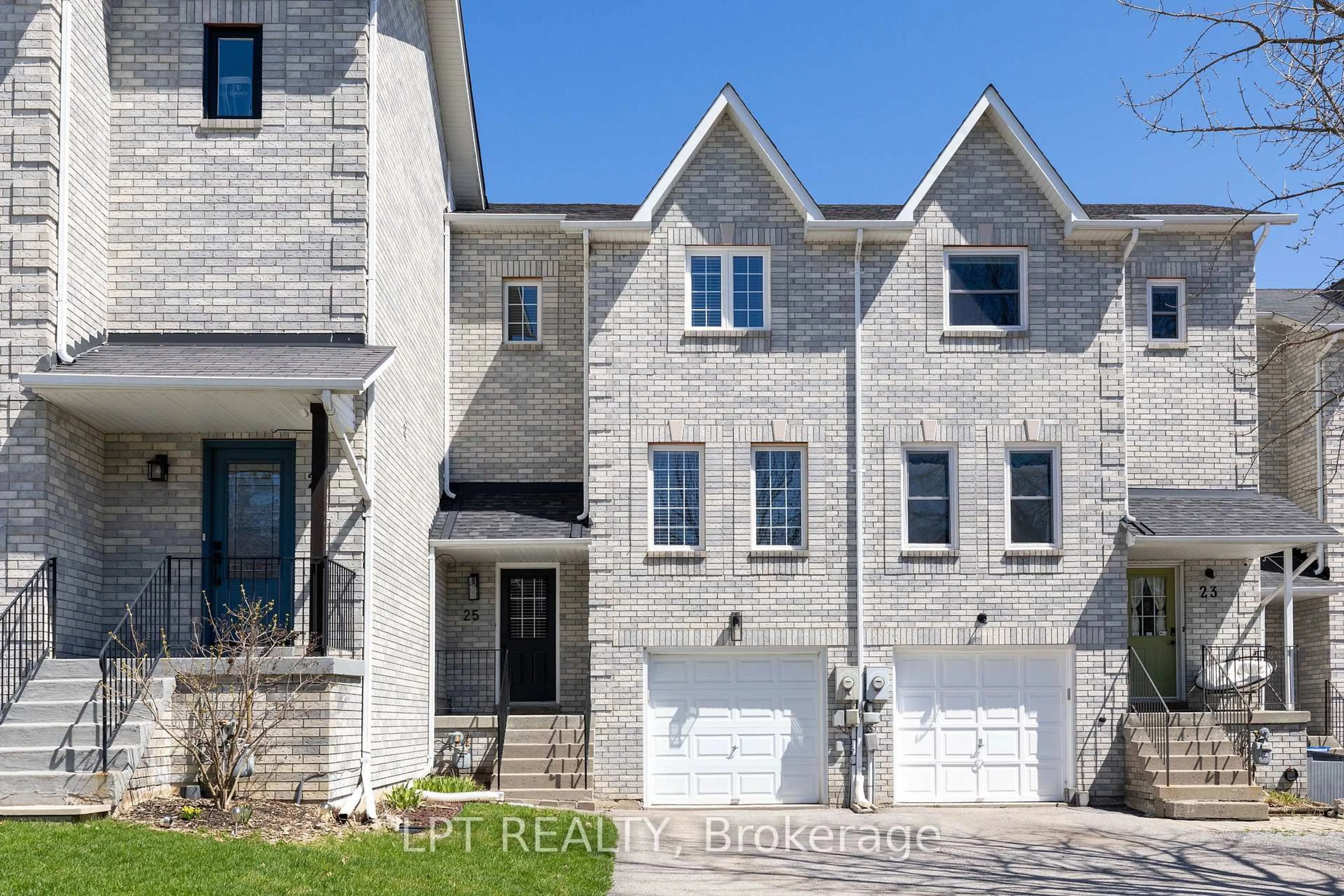 Home with brick exterior material, street for 25 Hattie Crt, Georgina Ontario L4P 3Z7