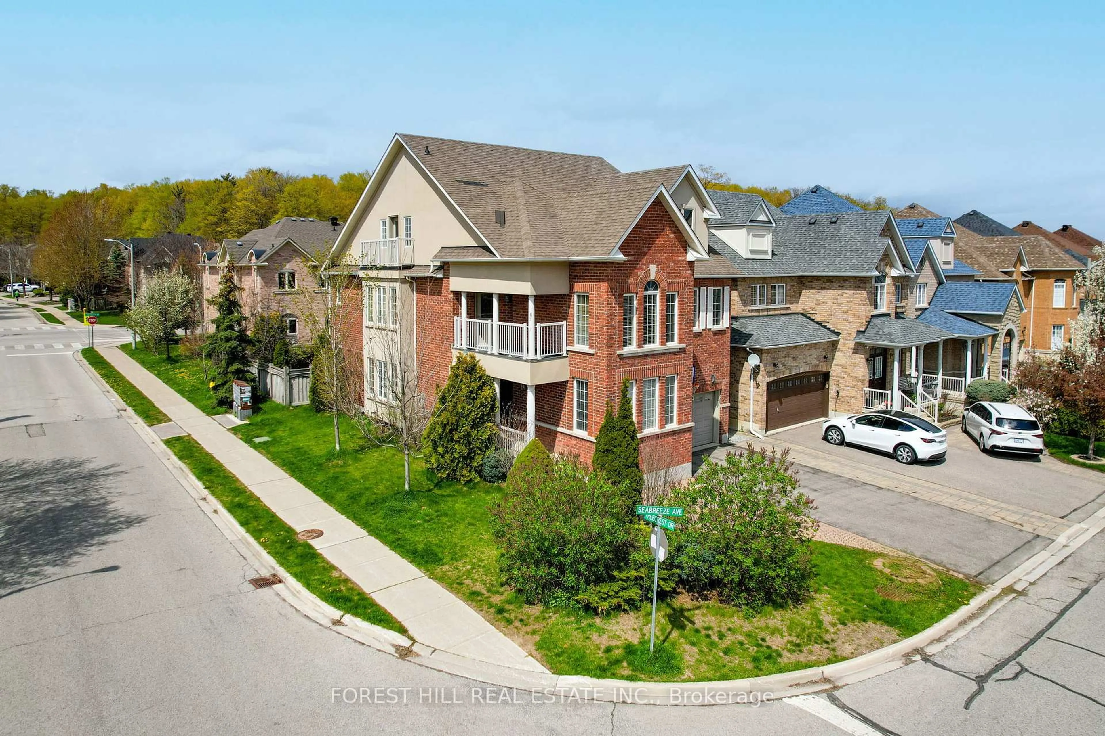 A pic from outside/outdoor area/front of a property/back of a property/a pic from drone, mountain view for 92 Seabreeze Ave, Vaughan Ontario L4J 8T7