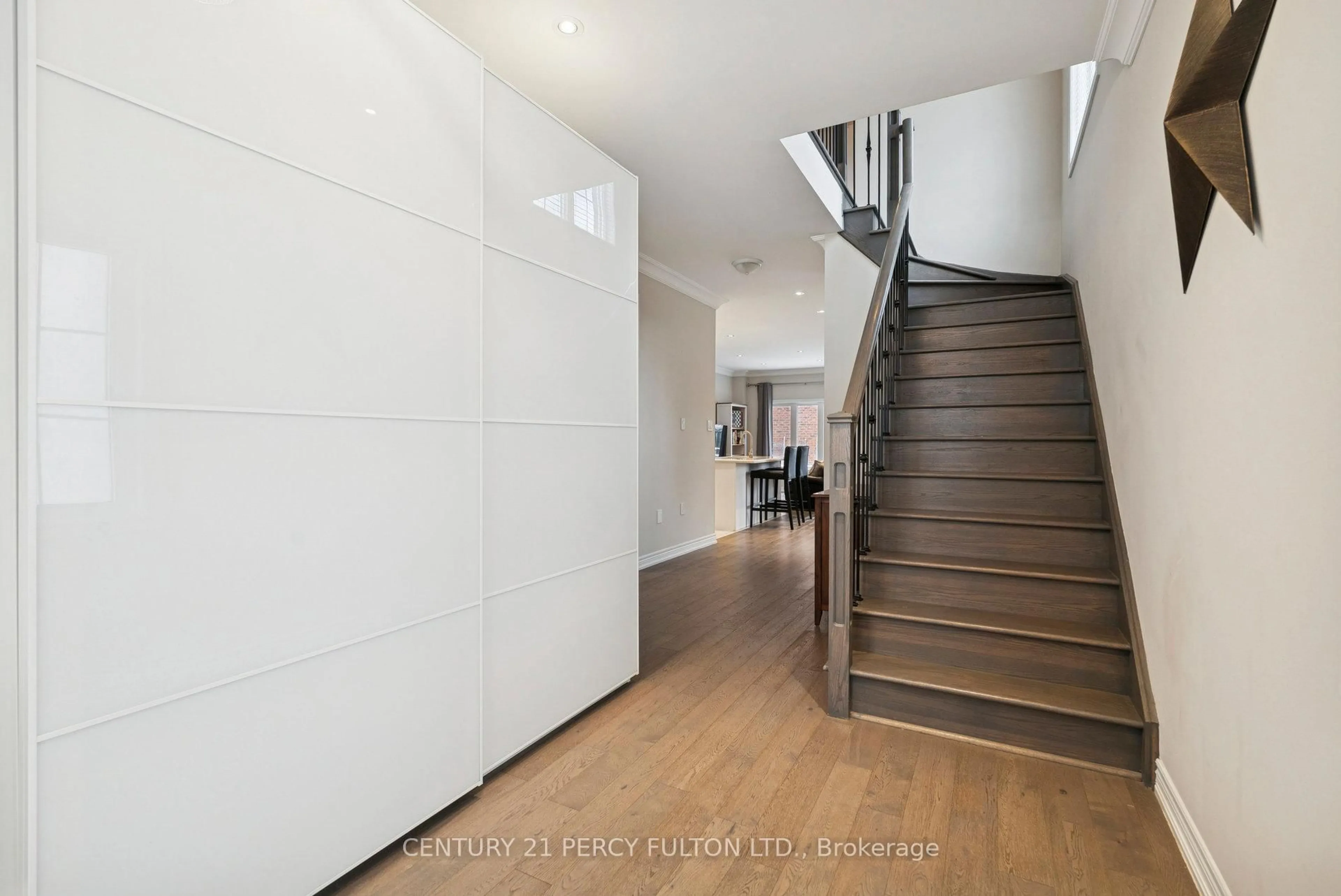 Indoor foyer for 2 Prosser Cres, Georgina Ontario L0E 1R0