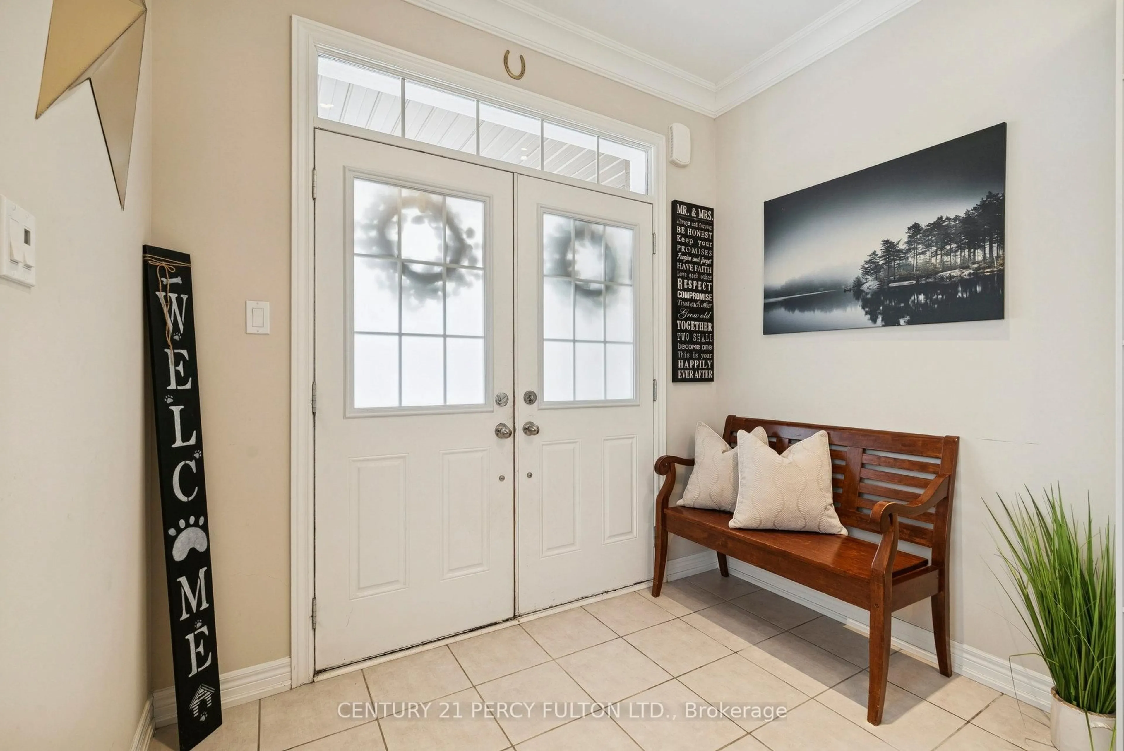 Indoor entryway for 2 Prosser Cres, Georgina Ontario L0E 1R0