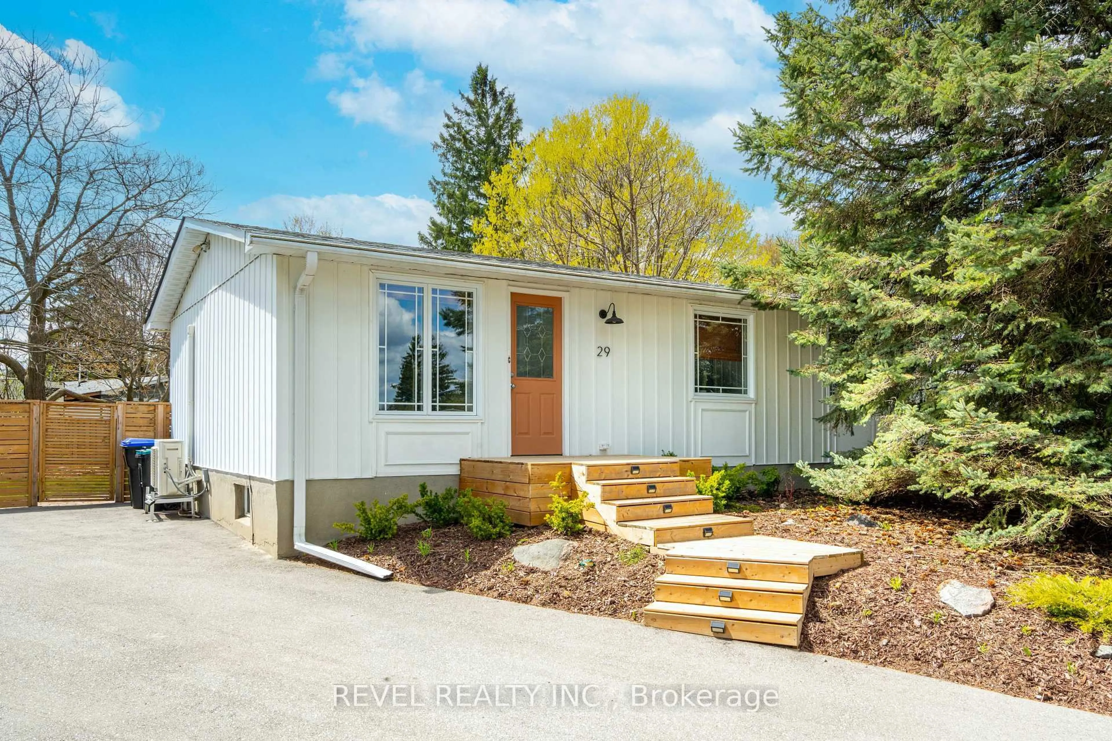 Home with vinyl exterior material, street for 29 Greenaway St, New Tecumseth Ontario L0G 1W0