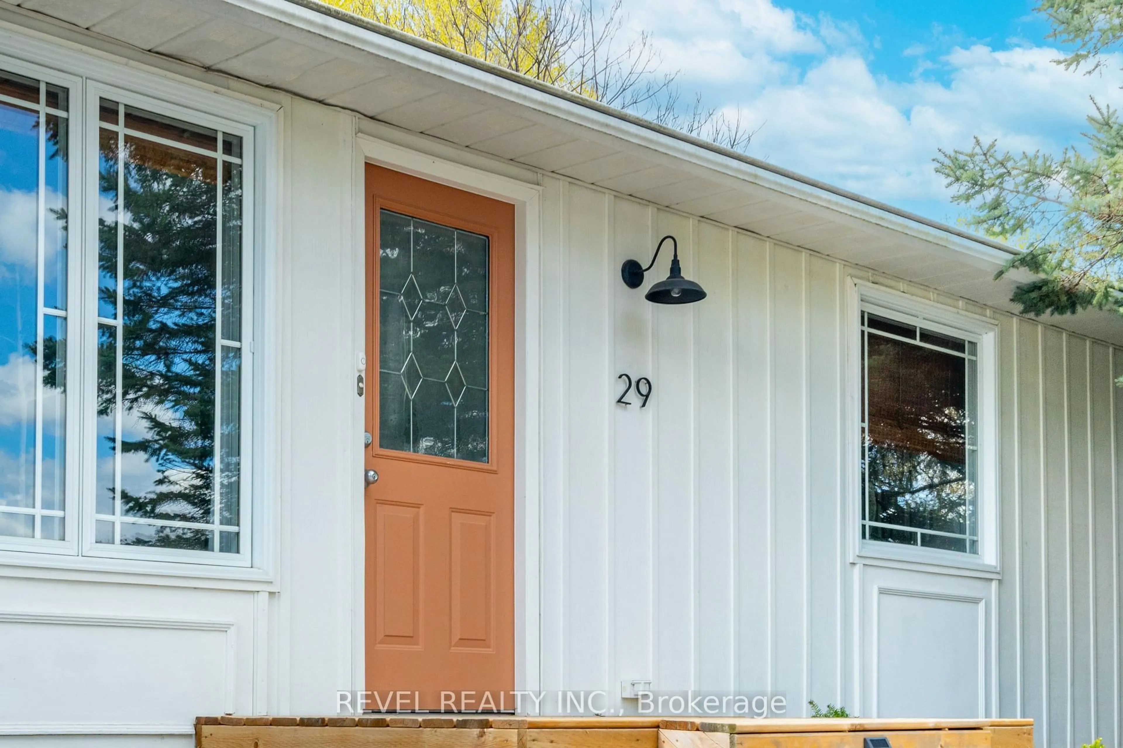 Home with vinyl exterior material, street for 29 Greenaway St, New Tecumseth Ontario L0G 1W0