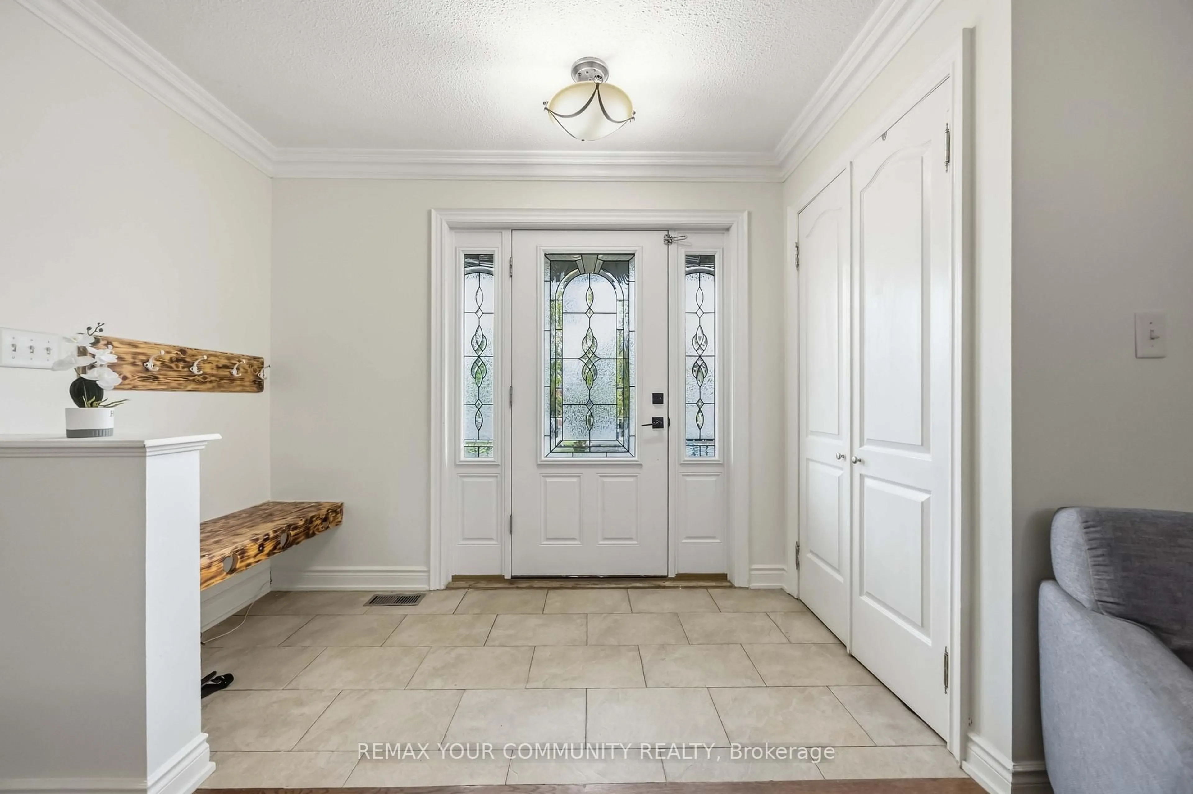 Indoor entryway for 56 Hirst Ave, Georgina Ontario L4P 4E5