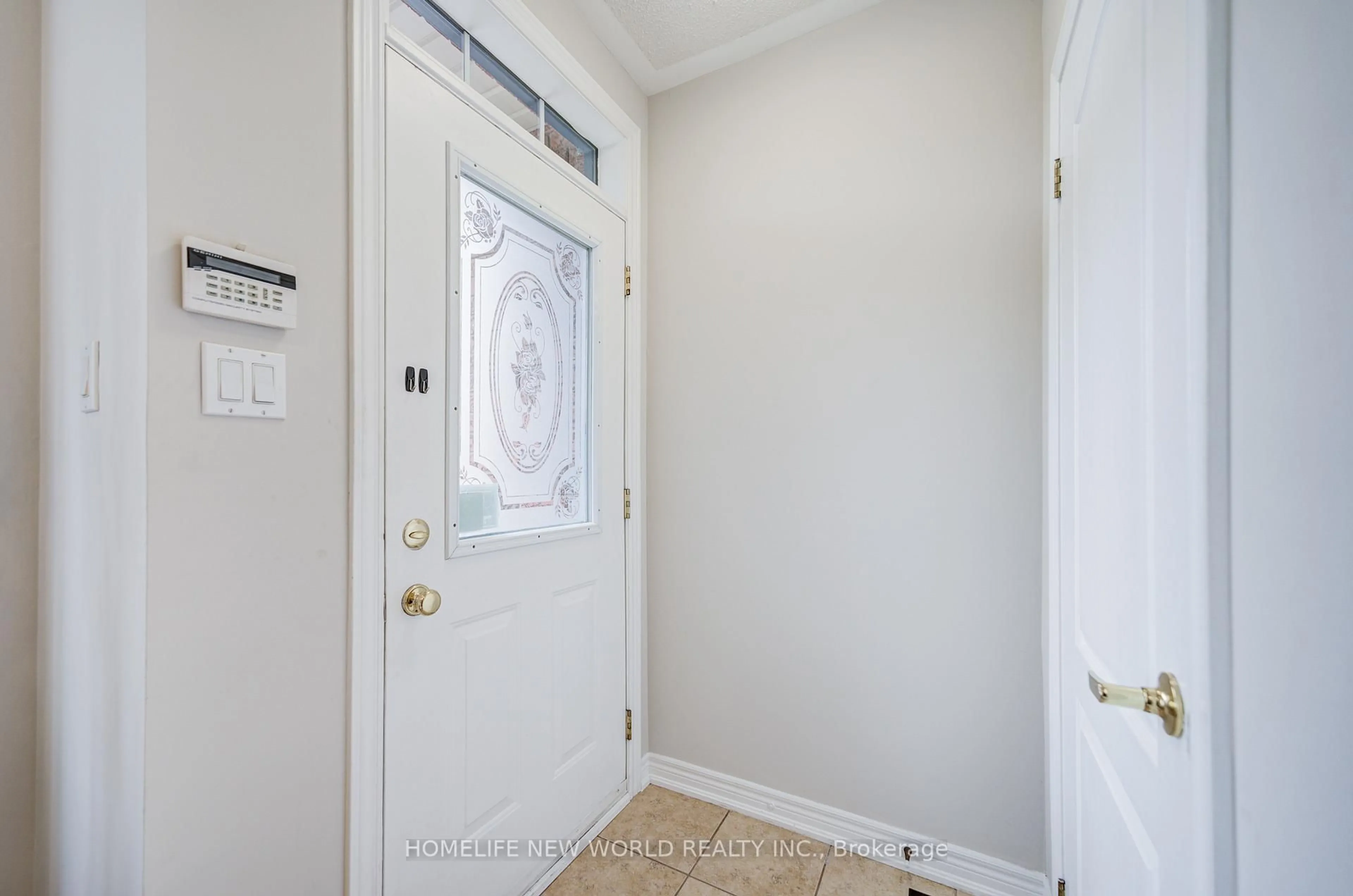 Indoor entryway for 58 Saint Damian Ave, Vaughan Ontario L4H 2L5