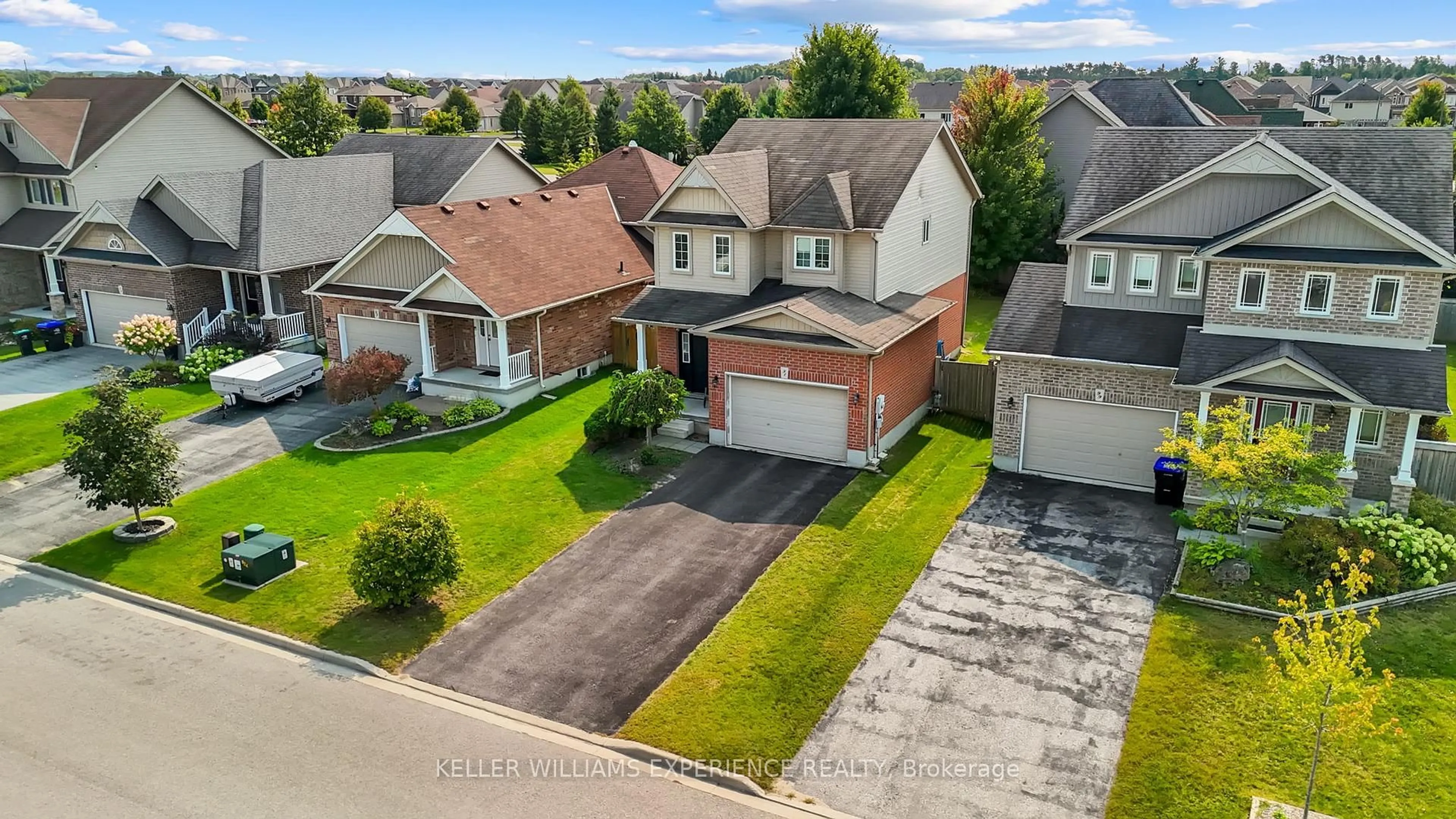 A pic from outside/outdoor area/front of a property/back of a property/a pic from drone, street for 91 Quigley St, Essa Ontario L3W 0P5