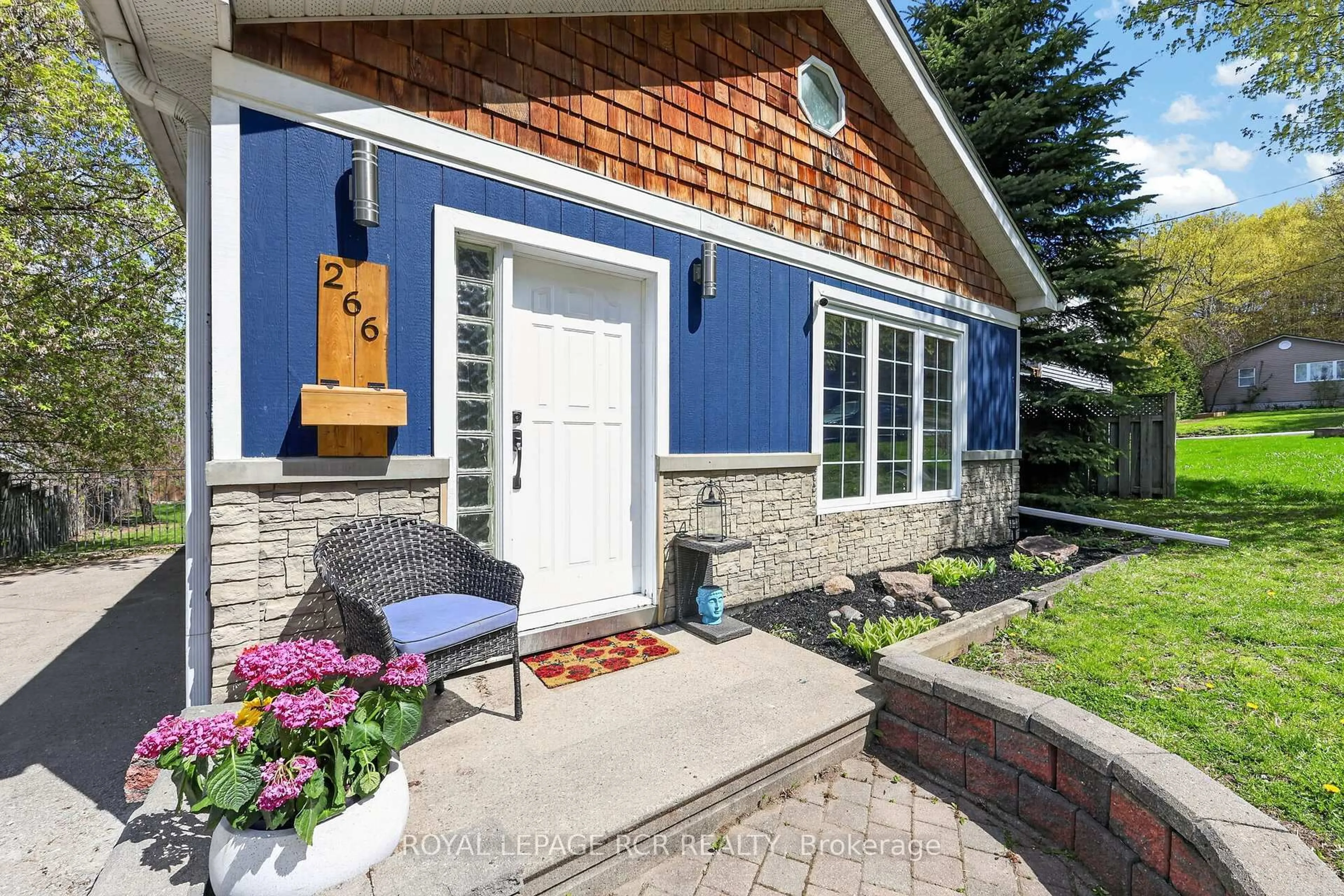 Unknown for 266 Kenwood Ave, Georgina Ontario L4P 2X5