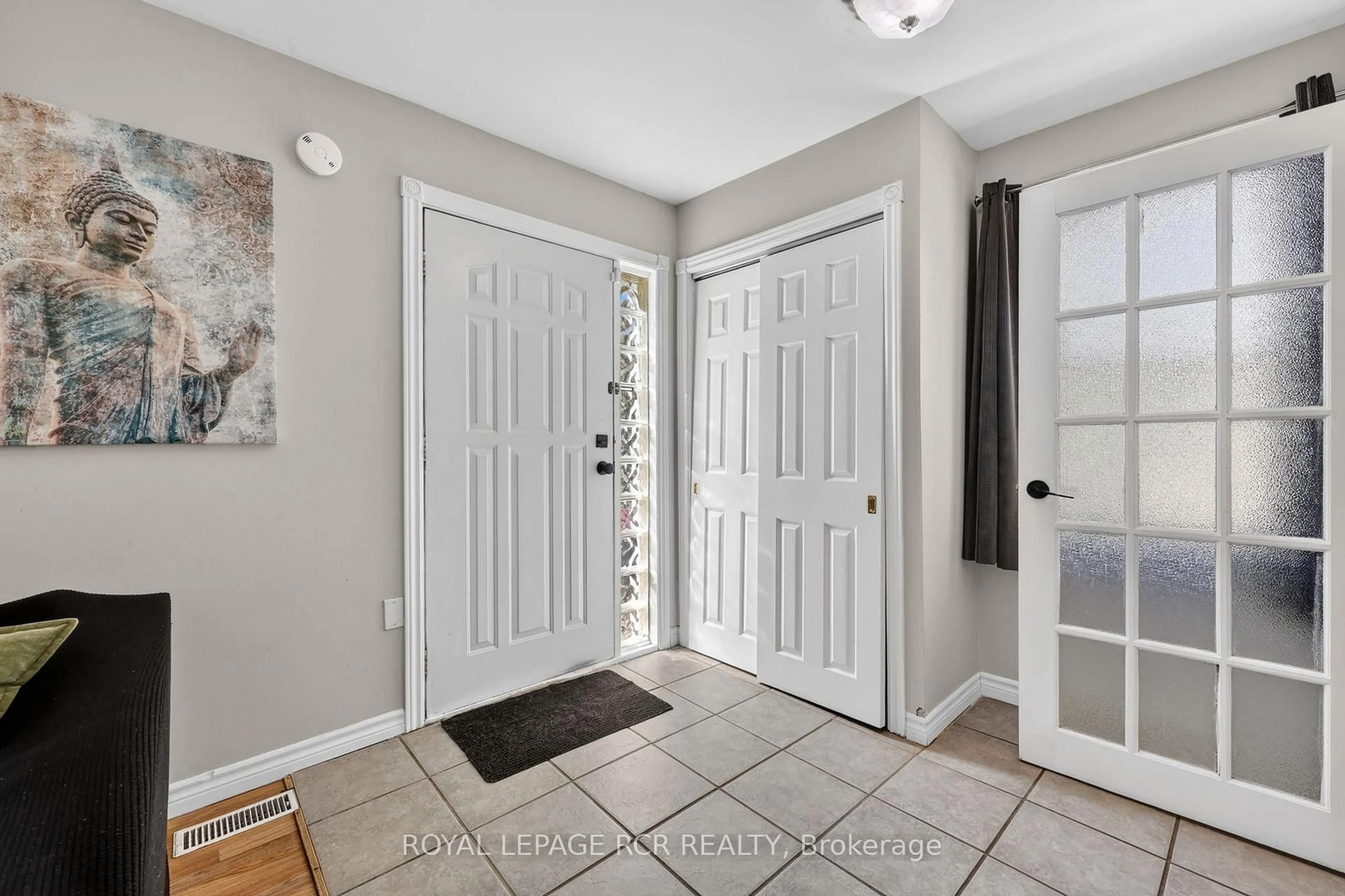 Indoor entryway for 266 Kenwood Ave, Georgina Ontario L4P 2X5