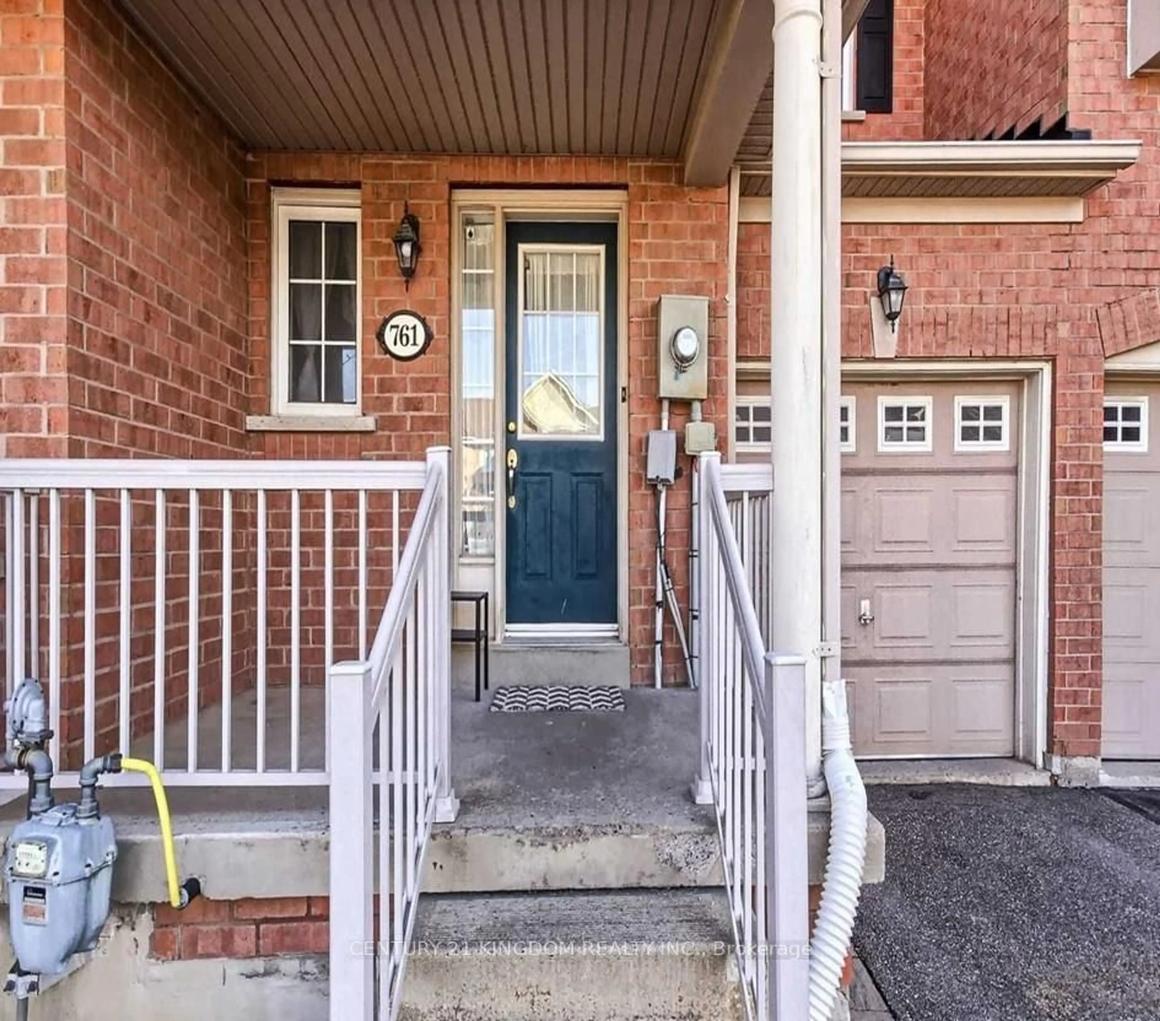 Indoor entryway for 761 Joe Persechini Dr, Newmarket Ontario L3X 2S6