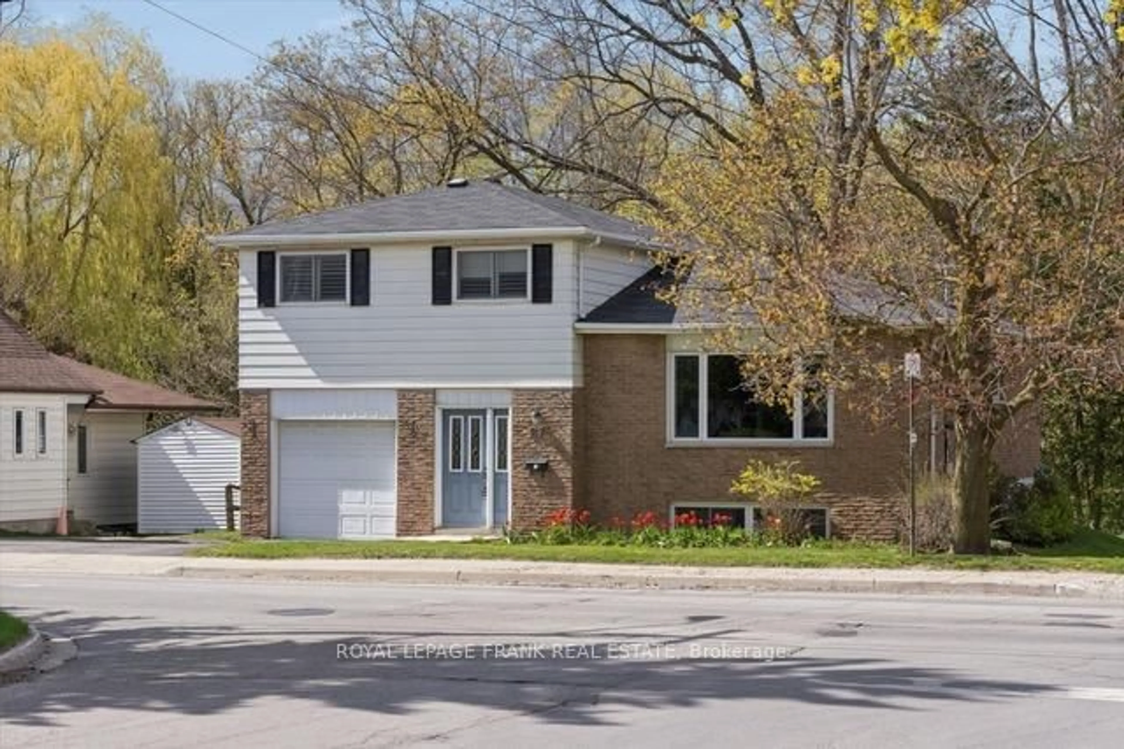 Home with vinyl exterior material, street for 87 Mill St, Uxbridge Ontario L9P 1H9