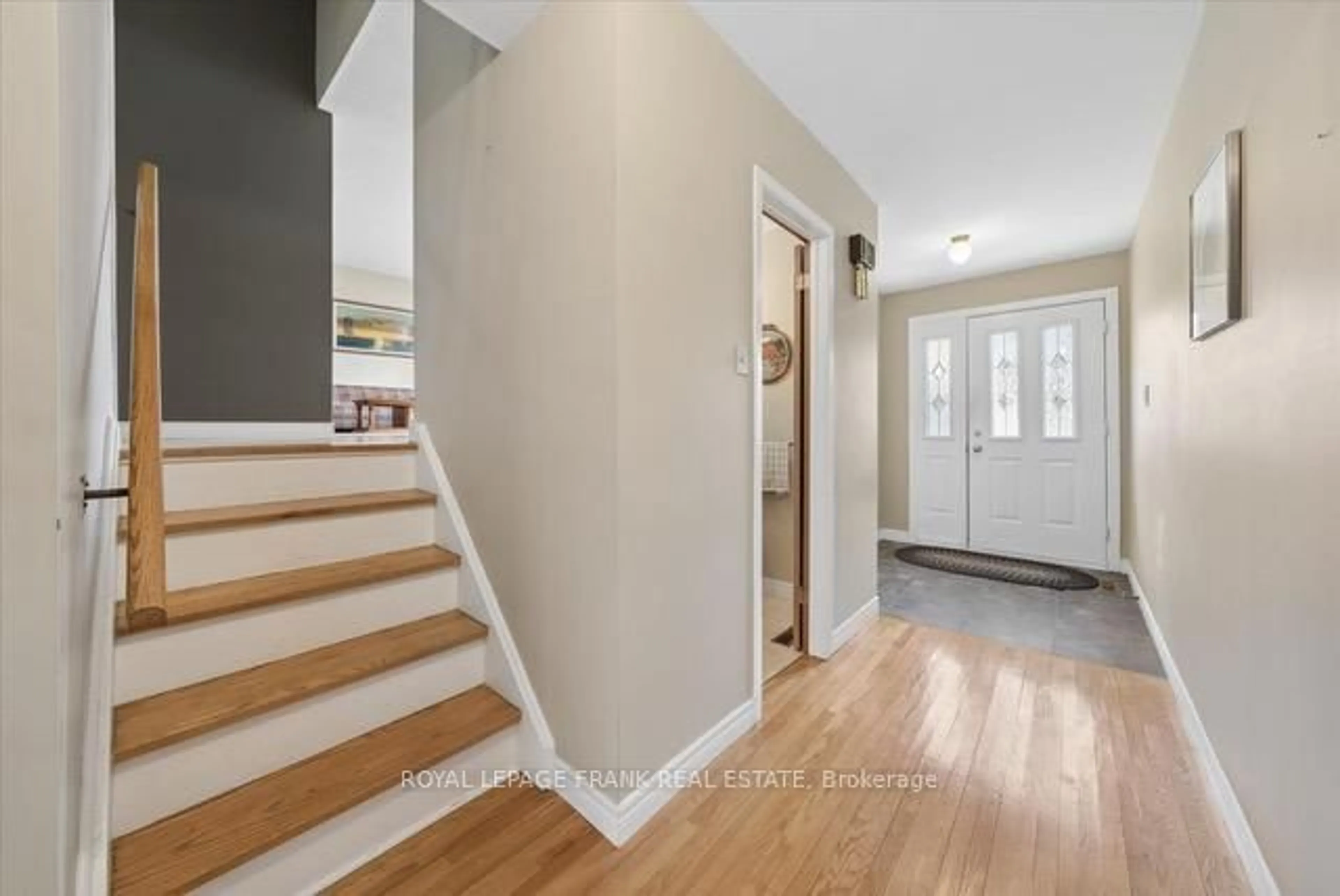Indoor entryway for 87 Mill St, Uxbridge Ontario L9P 1H9