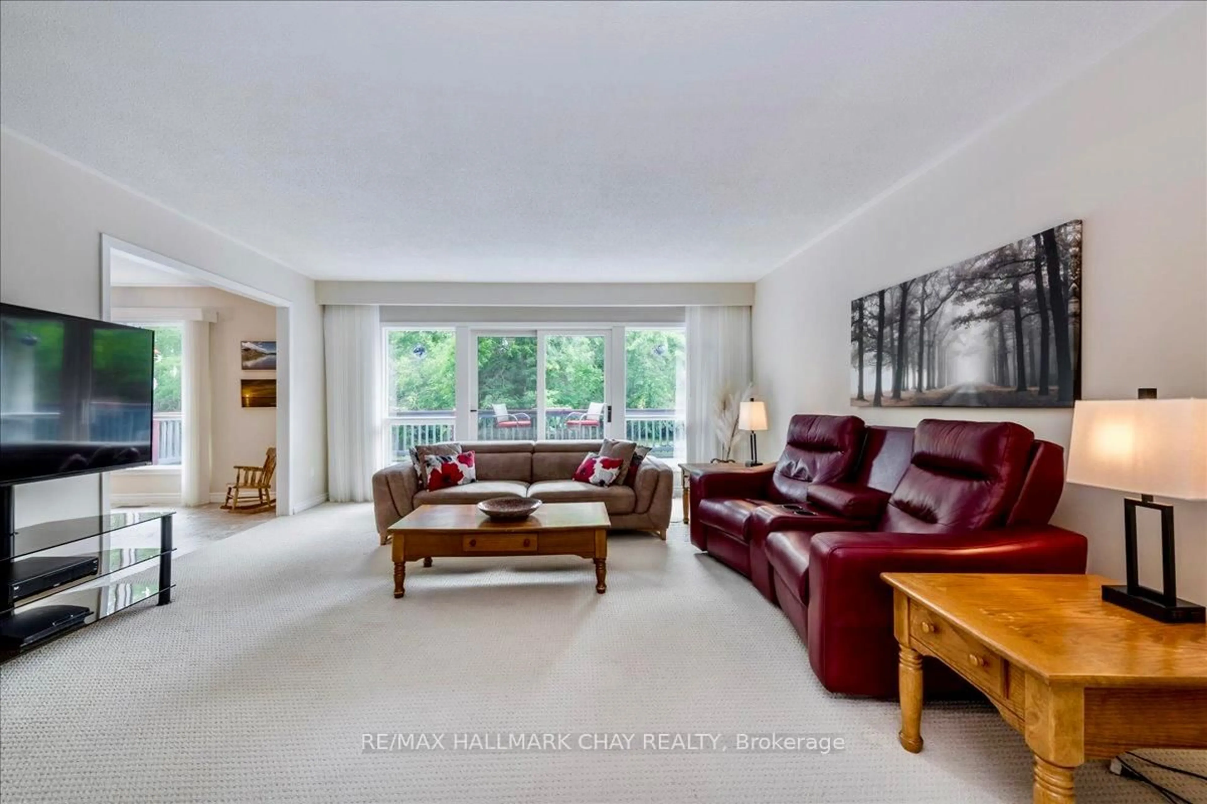 Living room with furniture, unknown for 25222 Park Rd, Georgina Ontario L0E 1R0