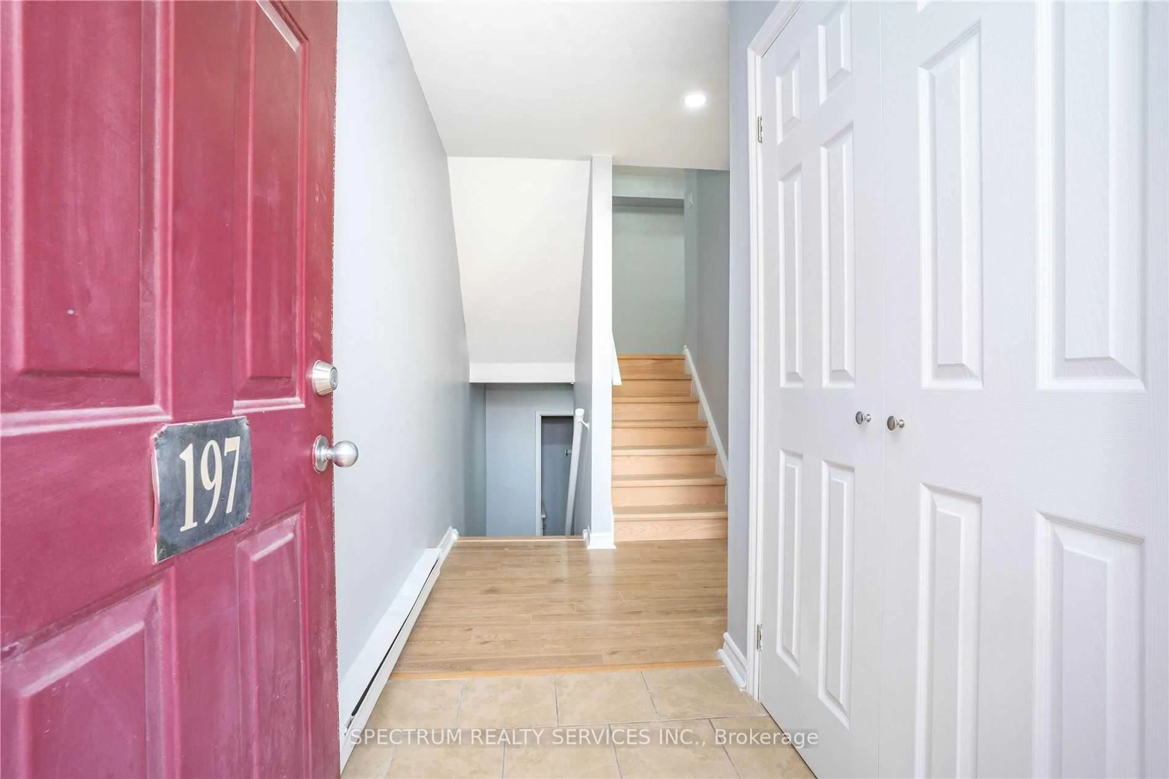Indoor entryway for 197 Milestone Dr #68, Aurora Ontario L4G 3M2
