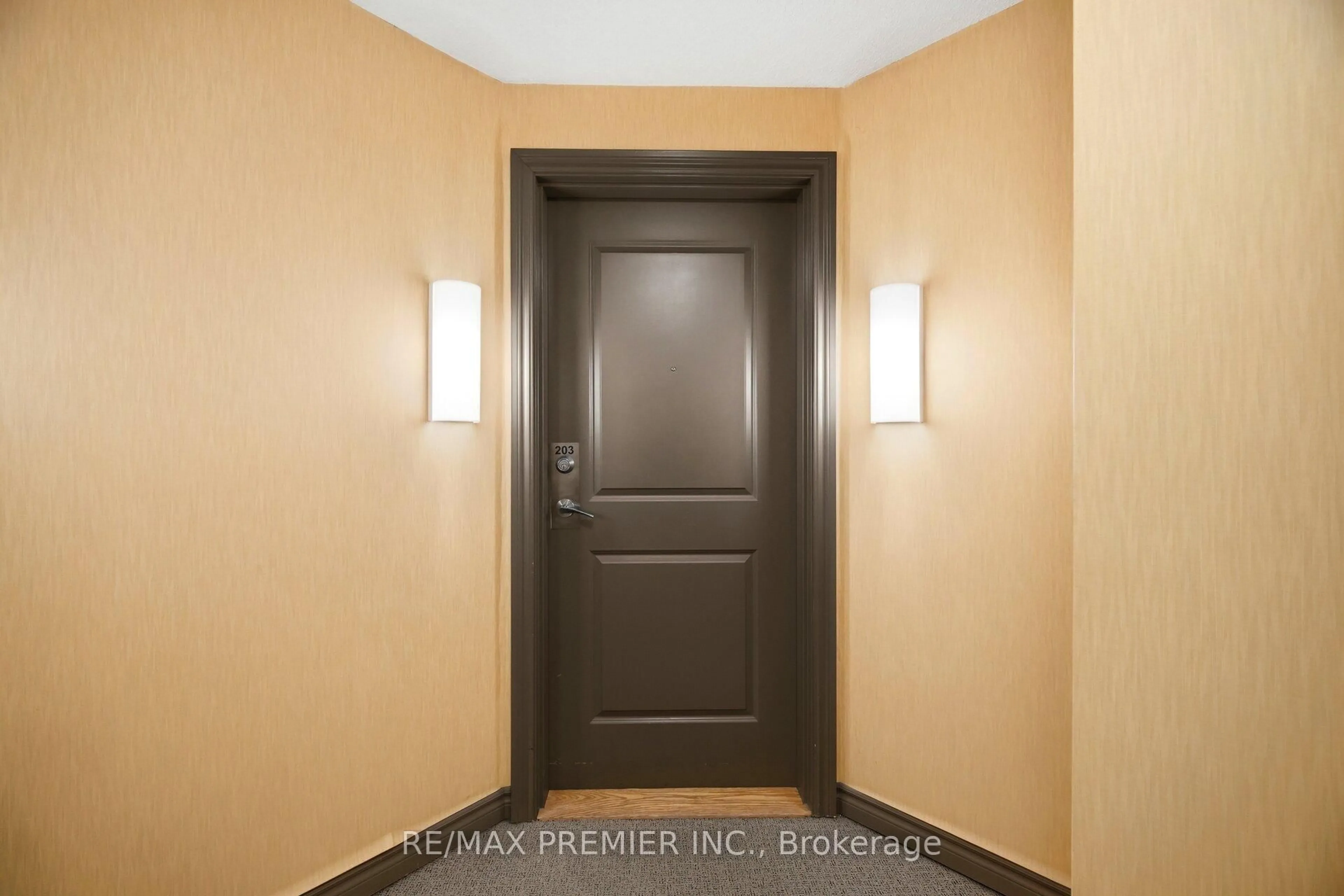 Indoor entryway for 7730 Kipling Ave #203, Vaughan Ontario L4L 1Y9