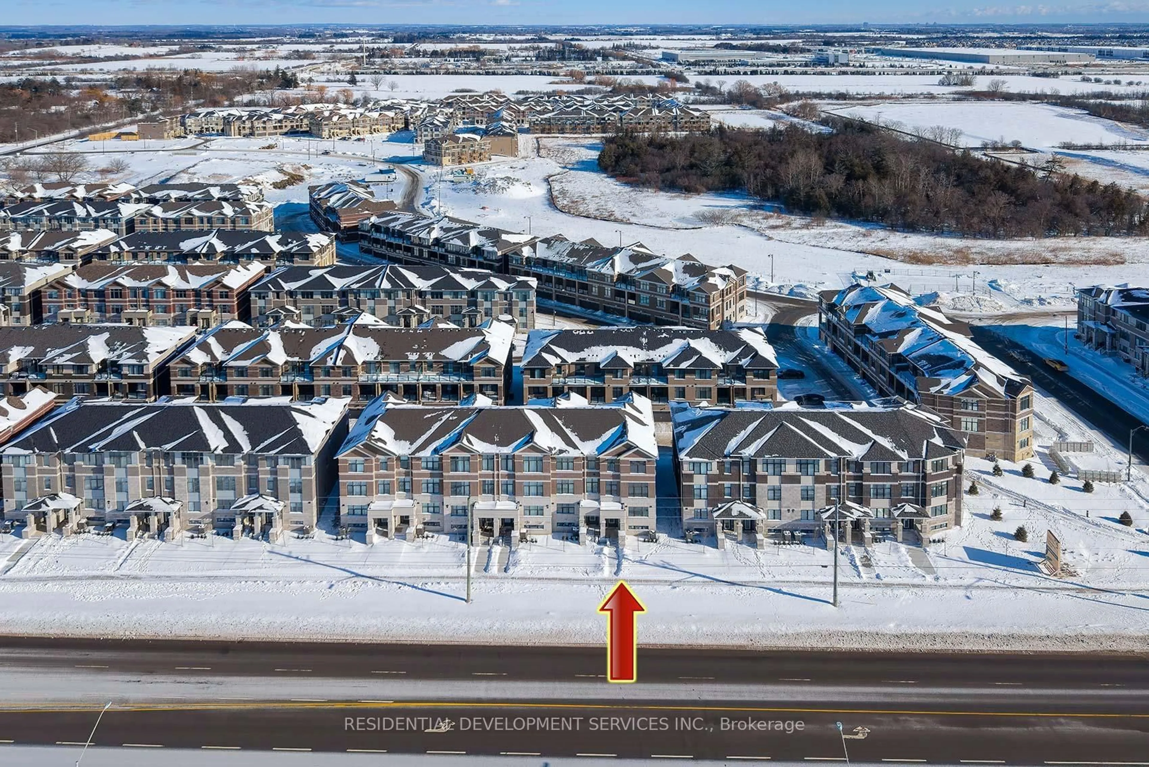 A pic from outside/outdoor area/front of a property/back of a property/a pic from drone, unknown for 11411 Leslie St, Richmond Hill Ontario L4S 0P3