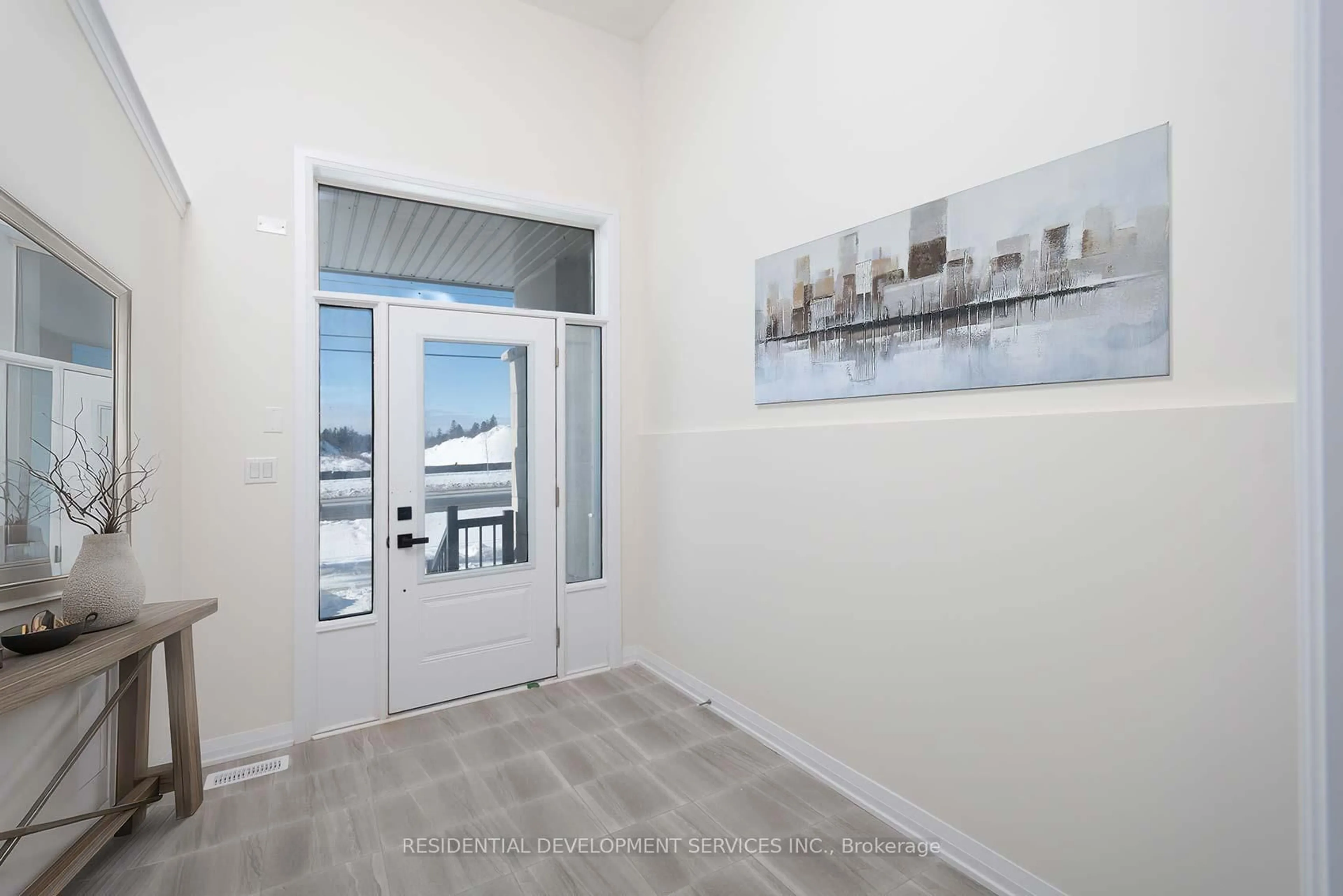 Indoor entryway for 11411 Leslie St, Richmond Hill Ontario L4S 0P3
