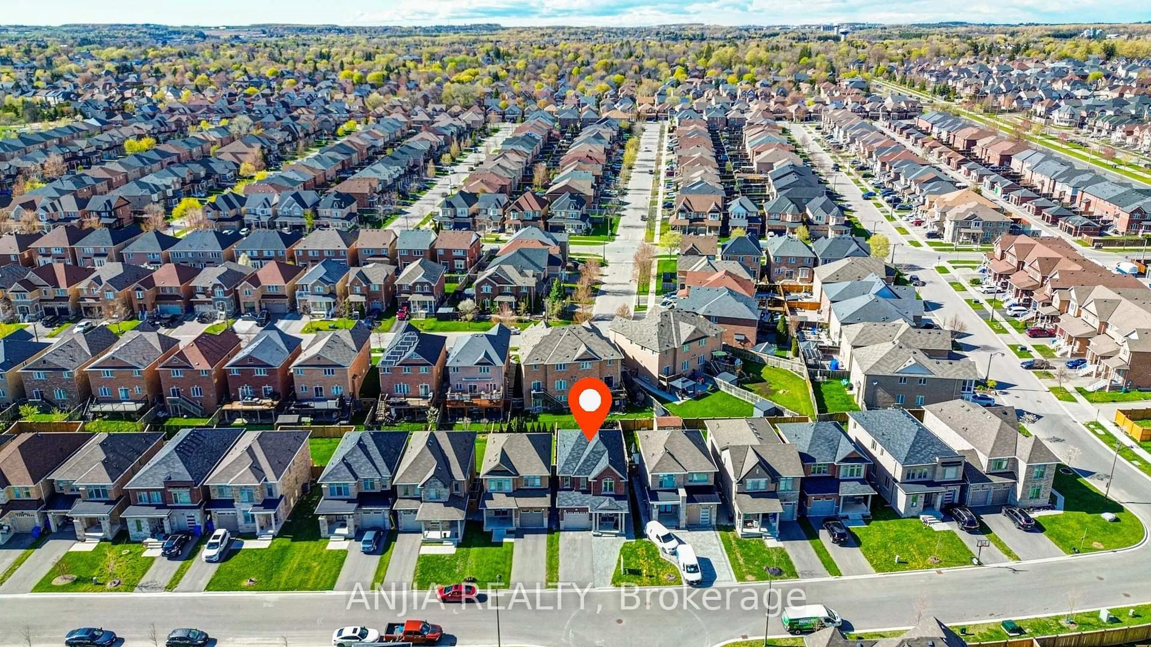 A pic from outside/outdoor area/front of a property/back of a property/a pic from drone, street for 377 Busato Dr, Whitchurch-Stouffville Ontario L4A 4V1
