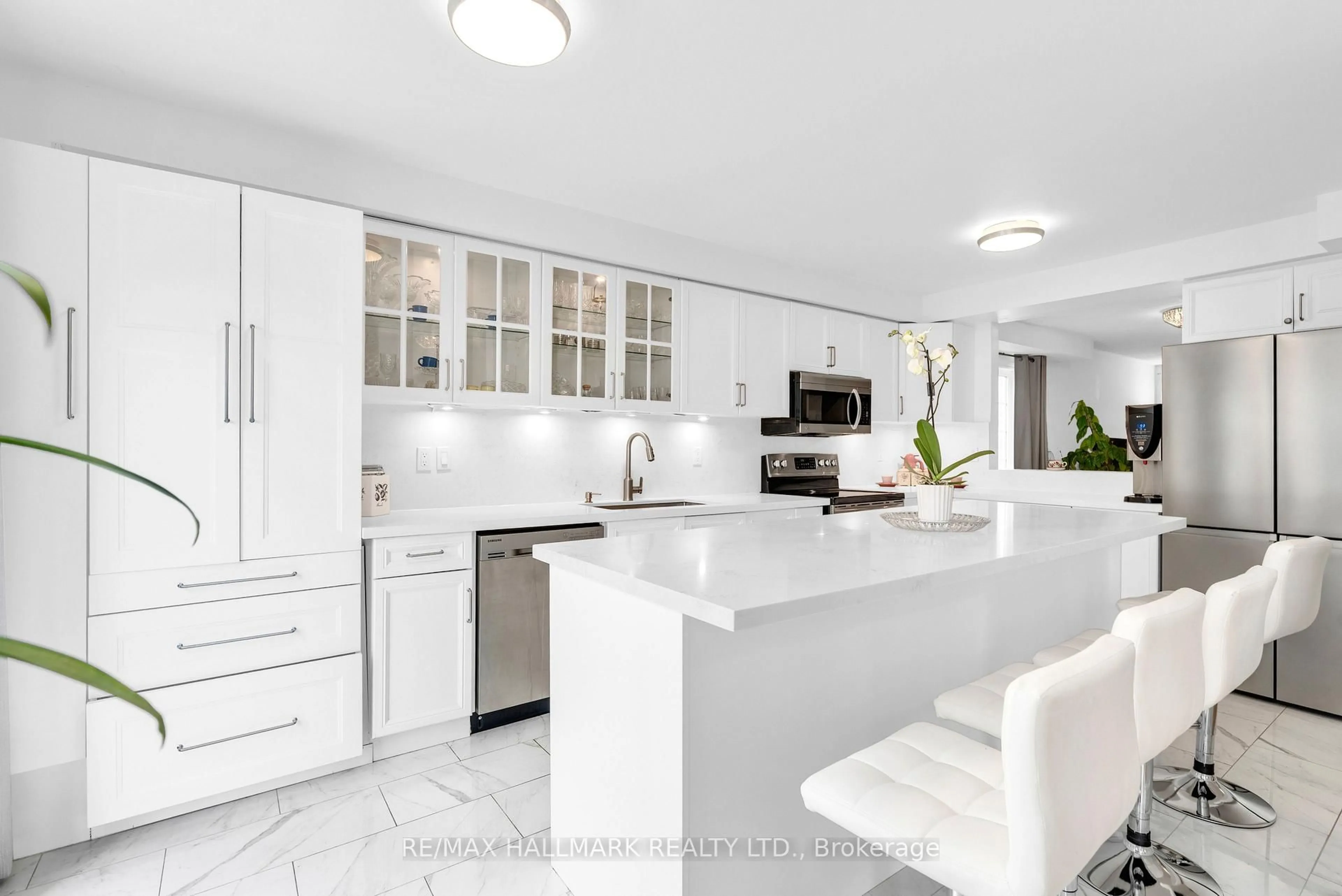 Open concept kitchen, ceramic/tile floor for 78 Sunridge St, Richmond Hill Ontario L4E 3Z3