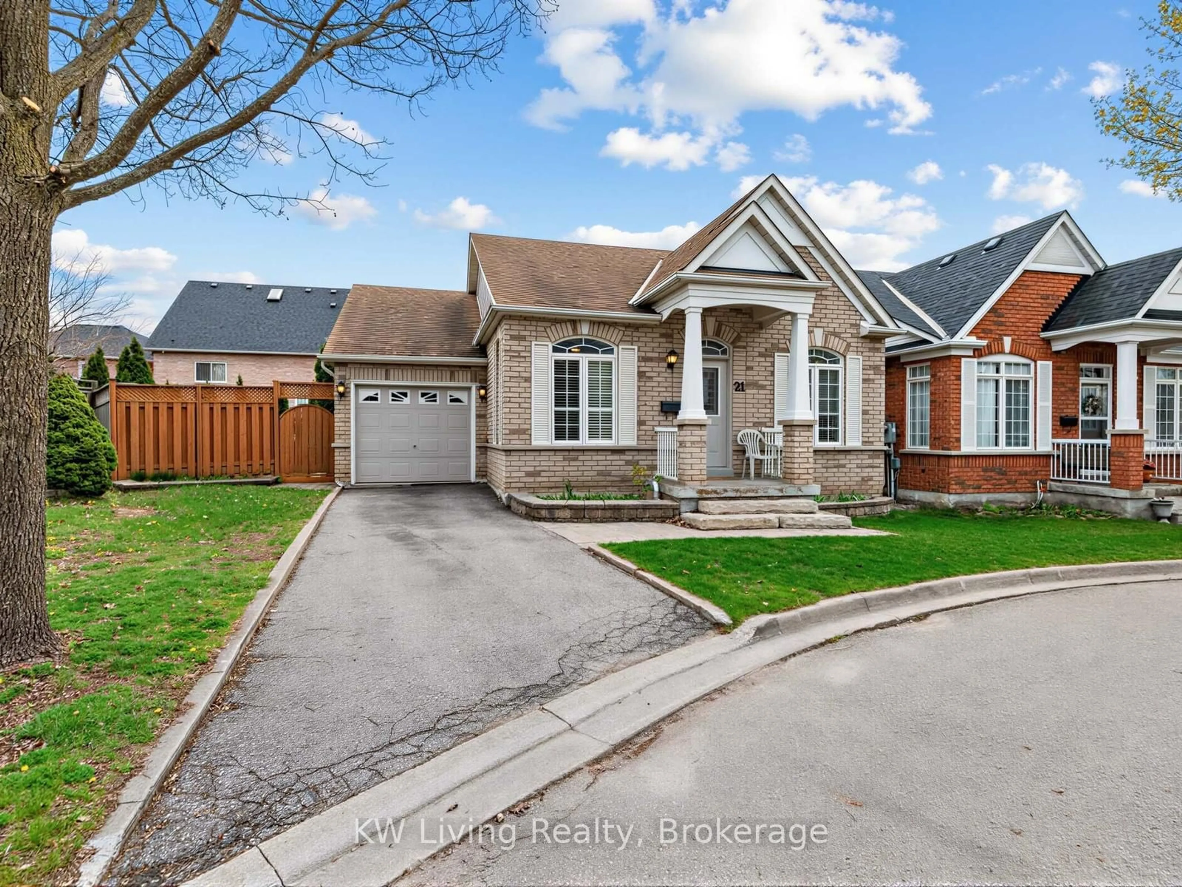 Home with brick exterior material, street for 21 Cliveden Pl, Markham Ontario L6C 2S4