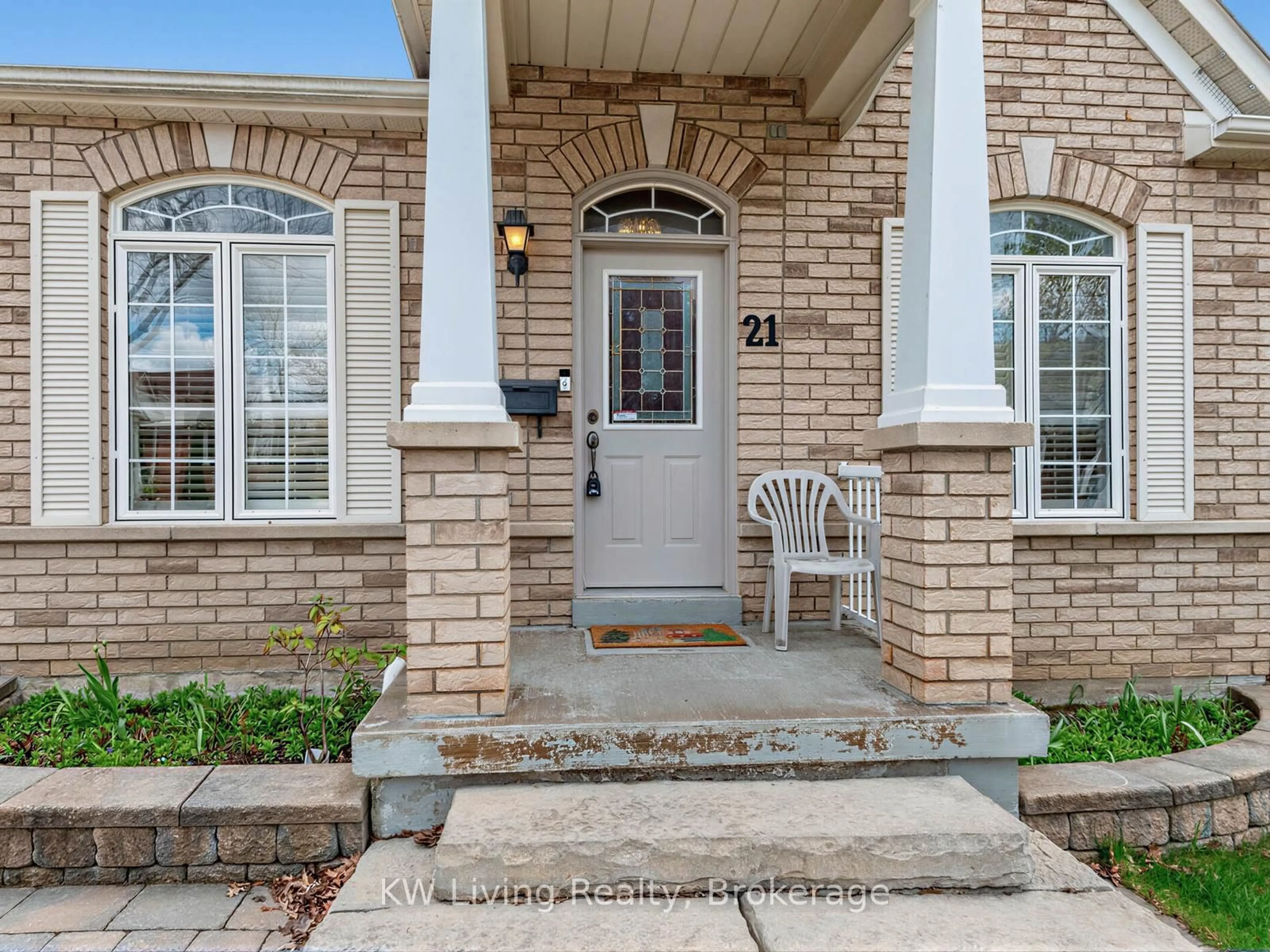 Home with brick exterior material, street for 21 Cliveden Pl, Markham Ontario L6C 2S4