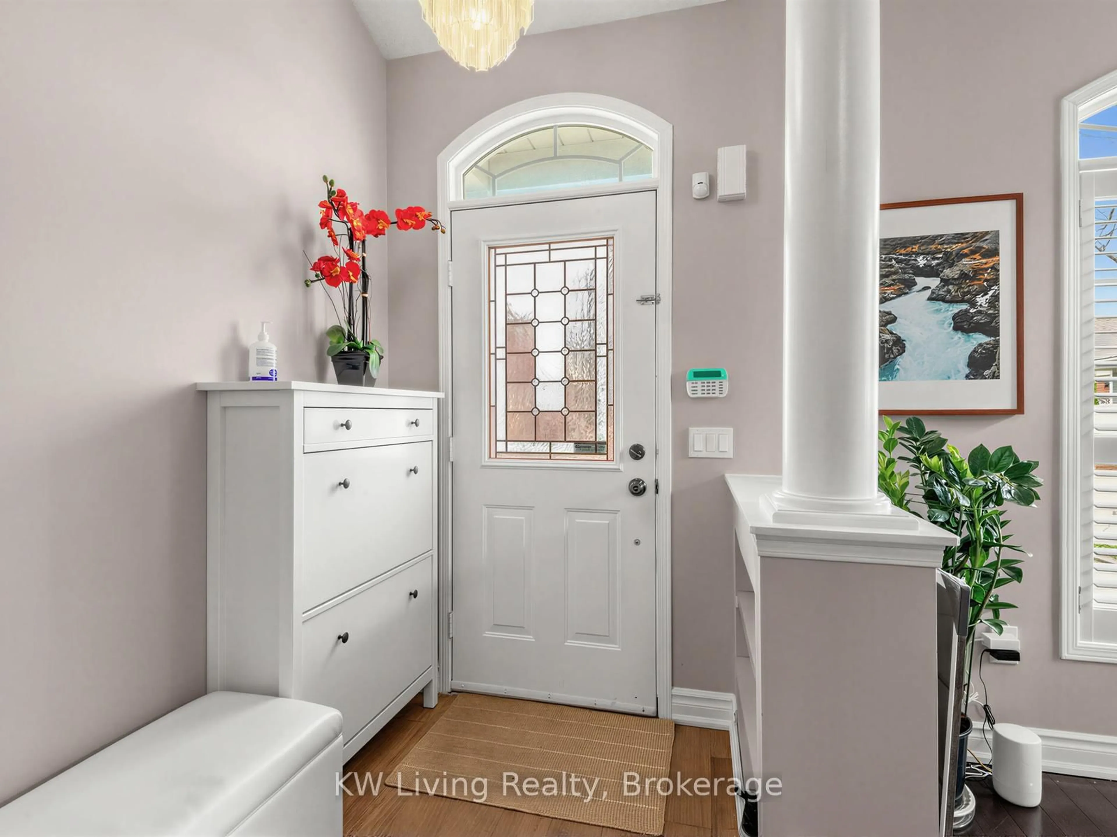 Indoor entryway for 21 Cliveden Pl, Markham Ontario L6C 2S4