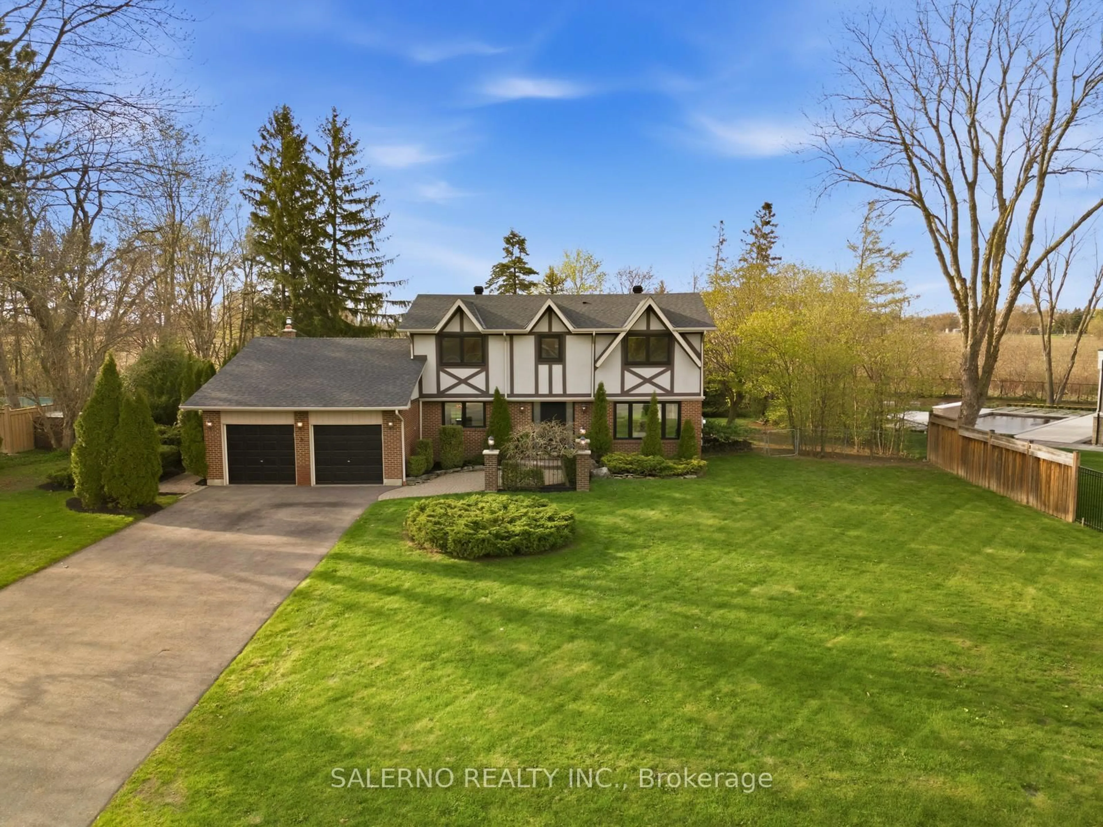 A pic from outside/outdoor area/front of a property/back of a property/a pic from drone, water/lake/river/ocean view for 8 Simon Henry Ave, King Ontario L0G 1N0