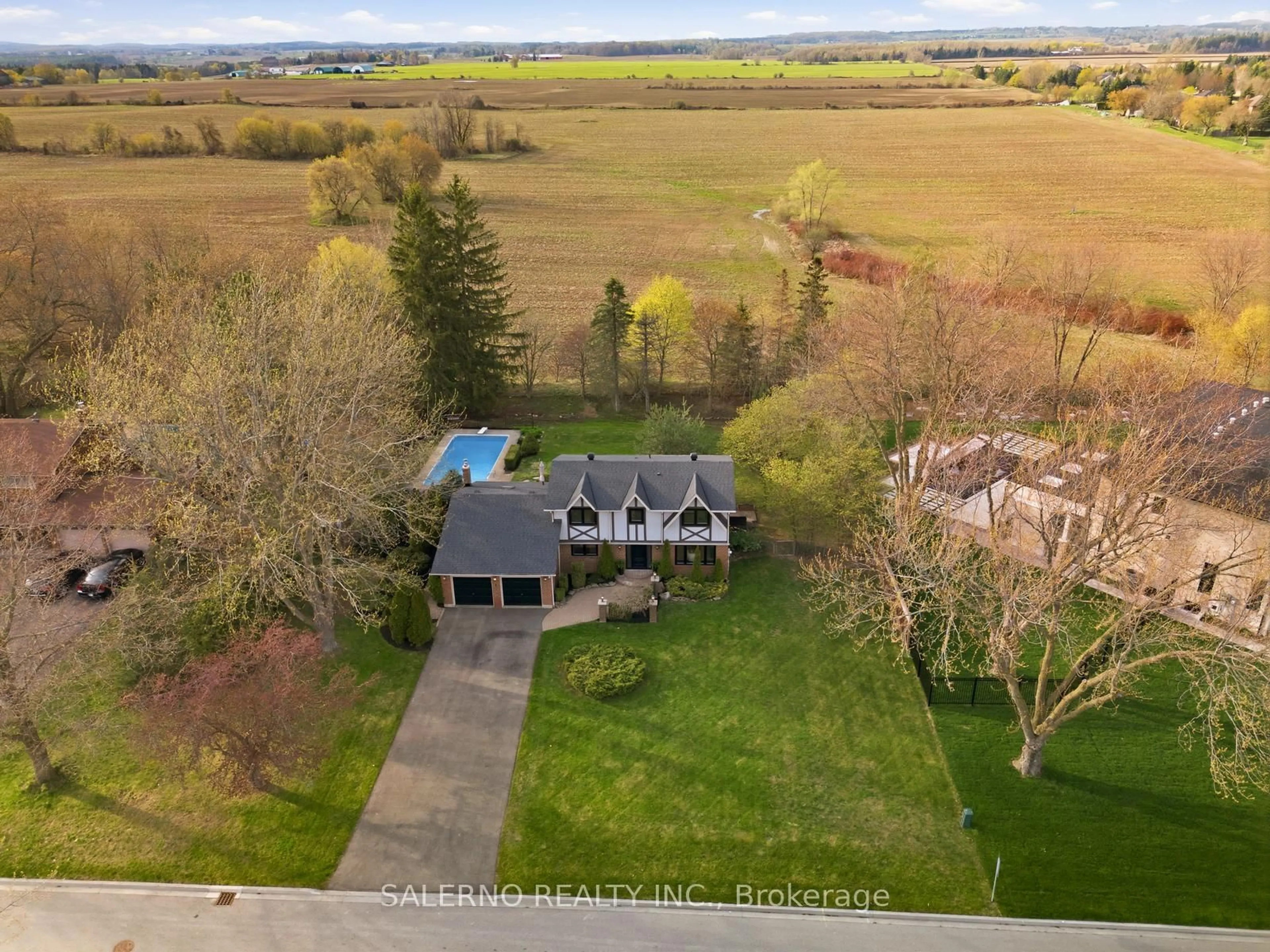 A pic from outside/outdoor area/front of a property/back of a property/a pic from drone, water/lake/river/ocean view for 8 Simon Henry Ave, King Ontario L0G 1N0