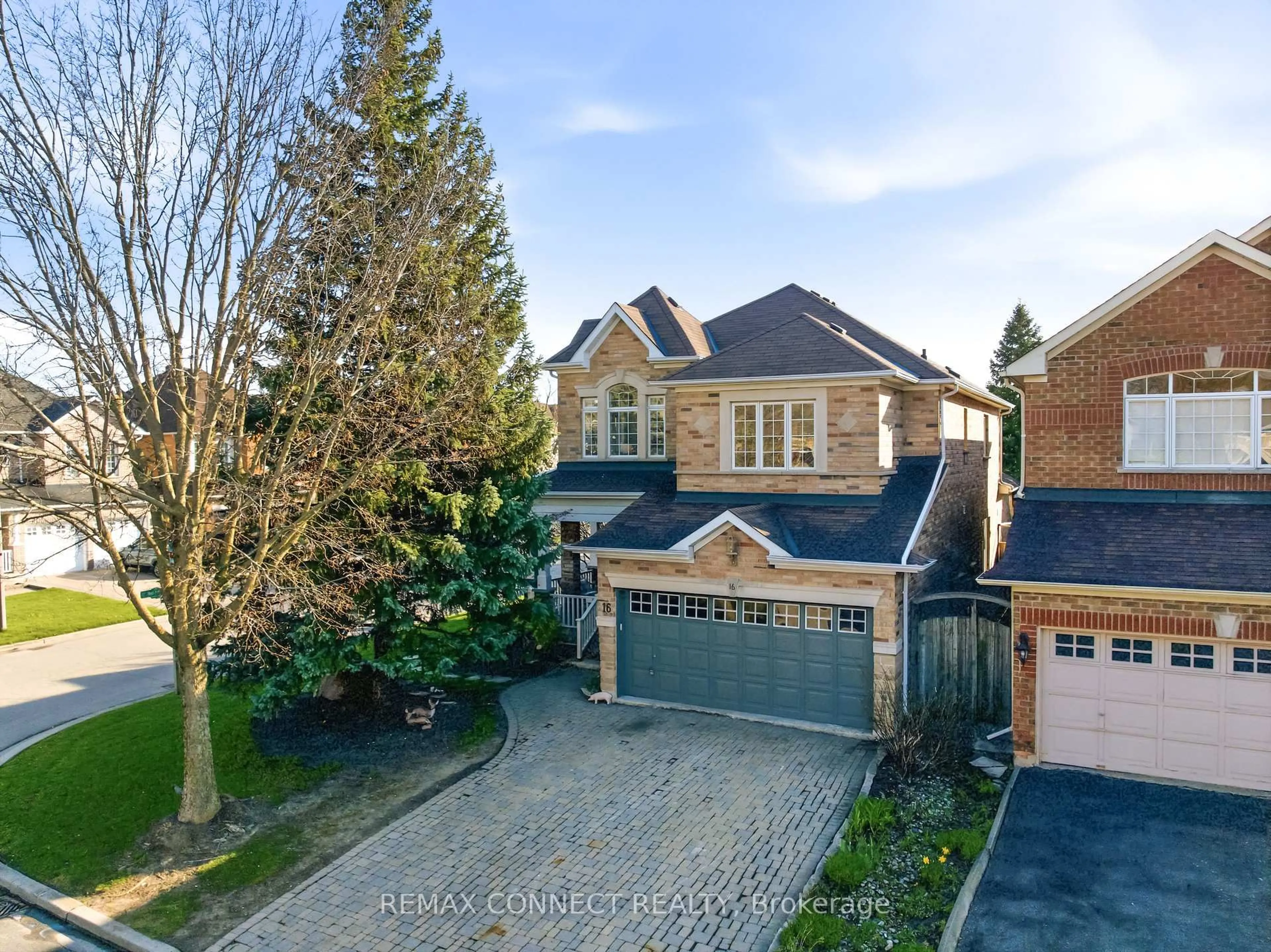 A pic from outside/outdoor area/front of a property/back of a property/a pic from drone, street for 16 White Cedar Dr, Markham Ontario L3S 4B6