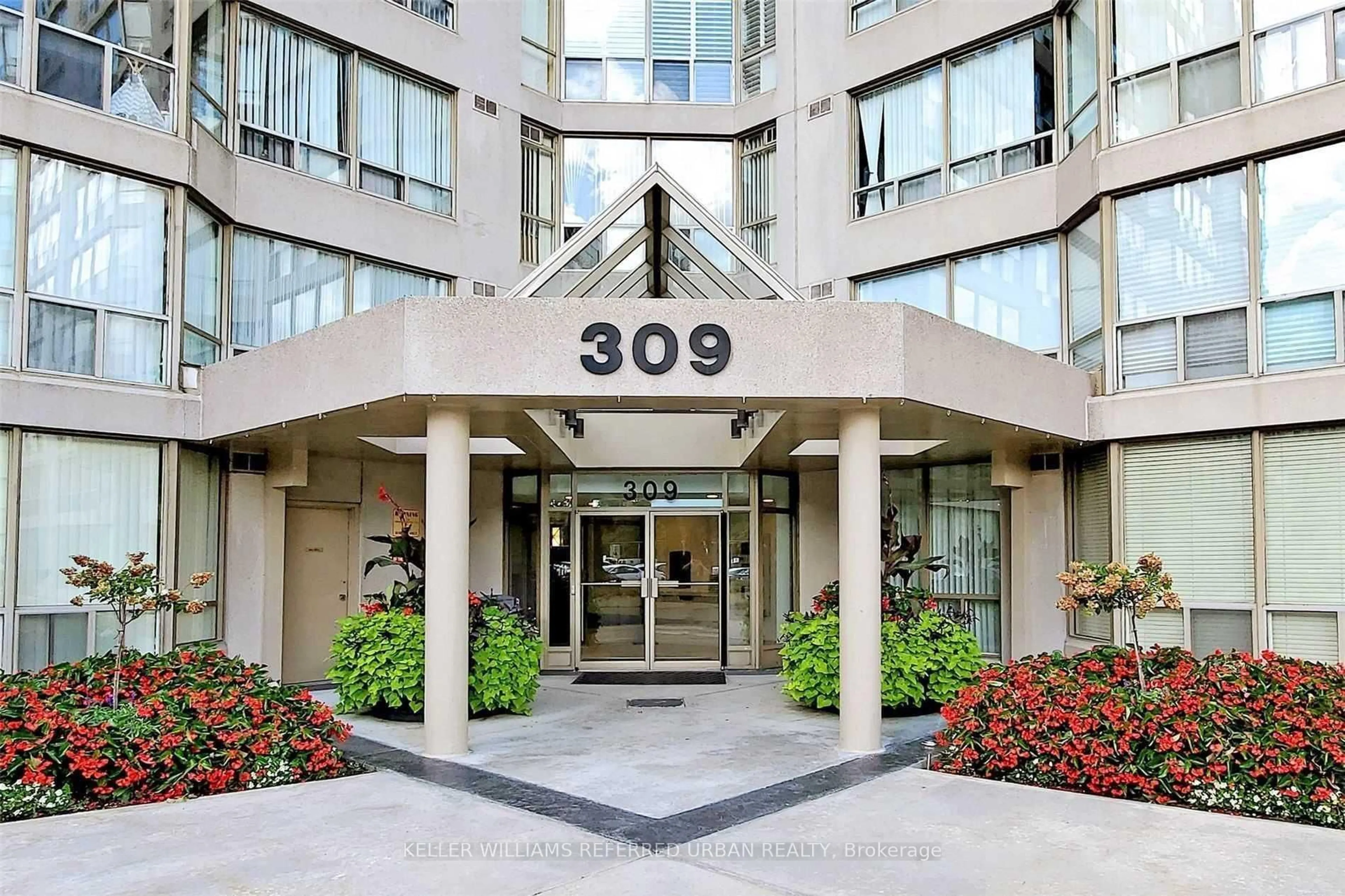 Indoor foyer for 309 Major Mackenzie Dr #420, Richmond Hill Ontario L4C 9V5