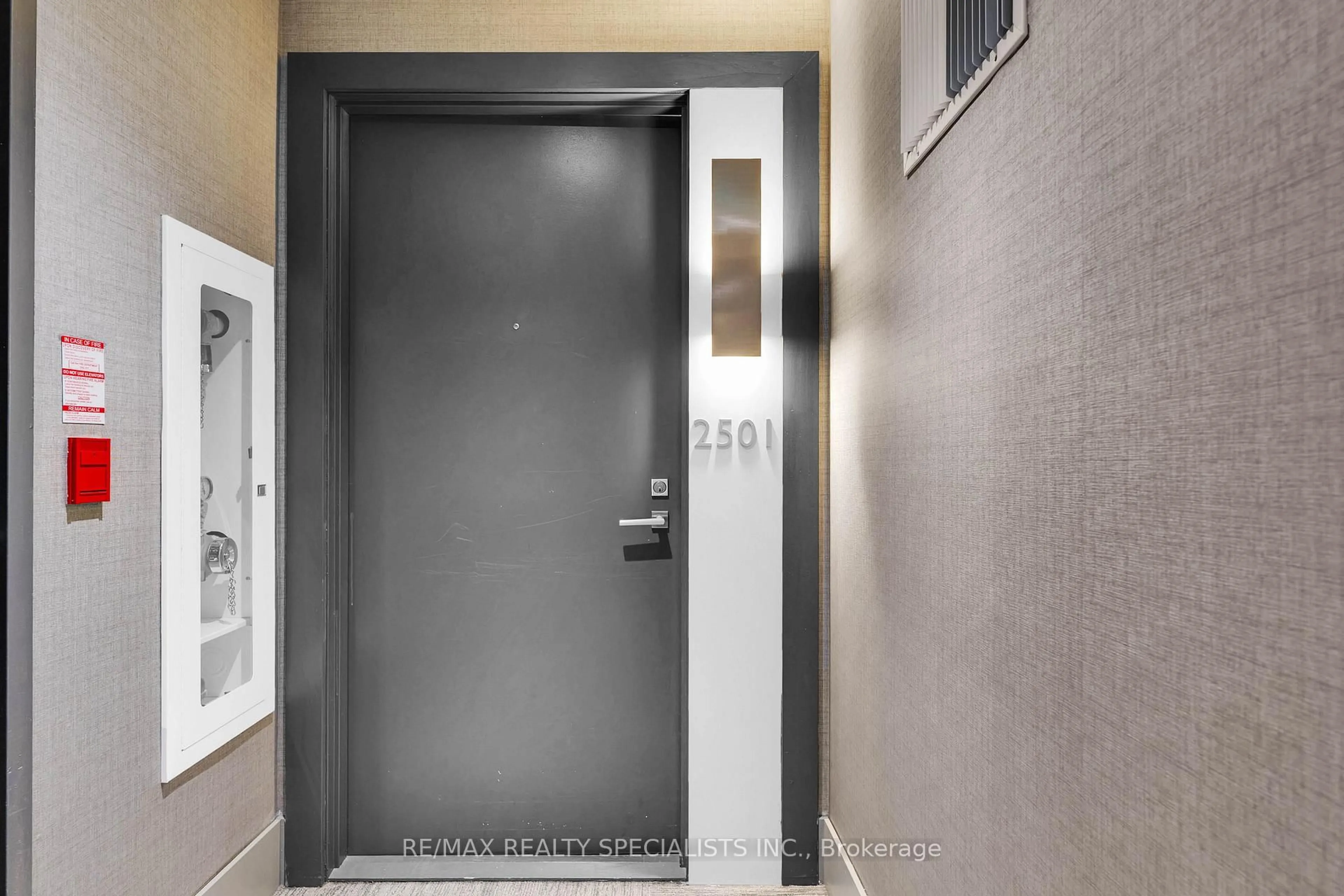 Indoor entryway for 2916 Highway 7 #2501, Vaughan Ontario L4K 0K6