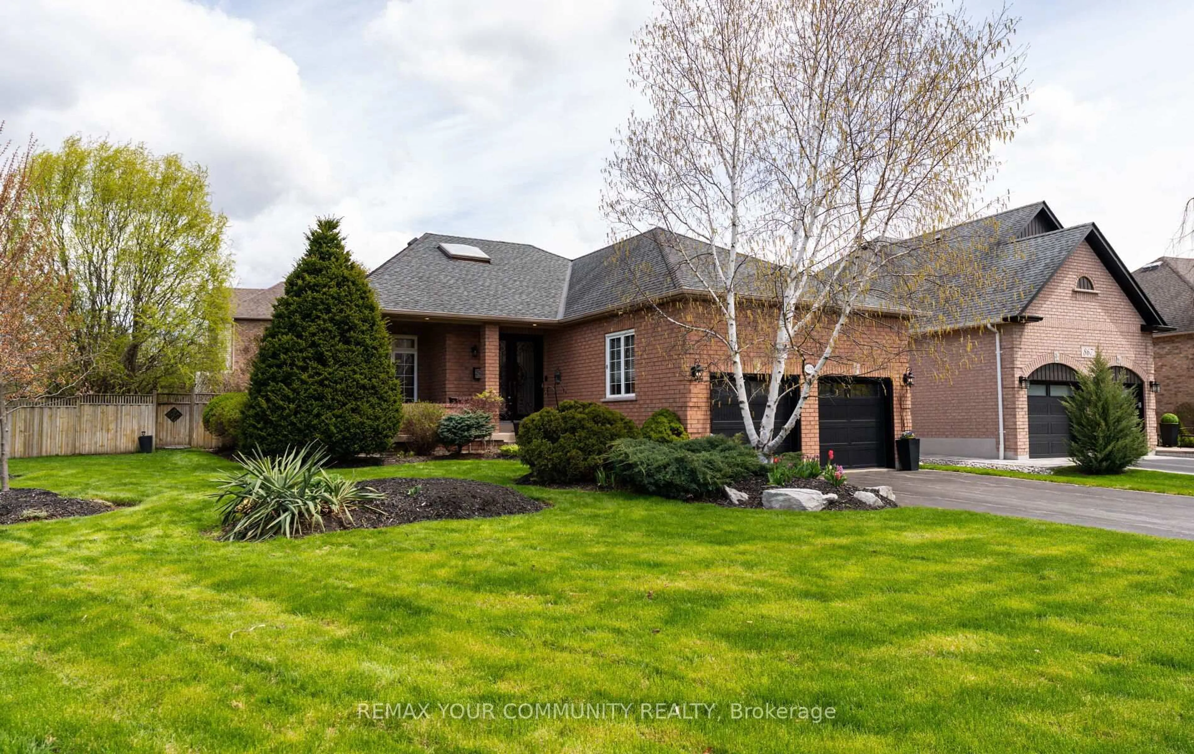Home with brick exterior material, street for 863 Shadrach Dr, Newmarket Ontario L3X 2H3
