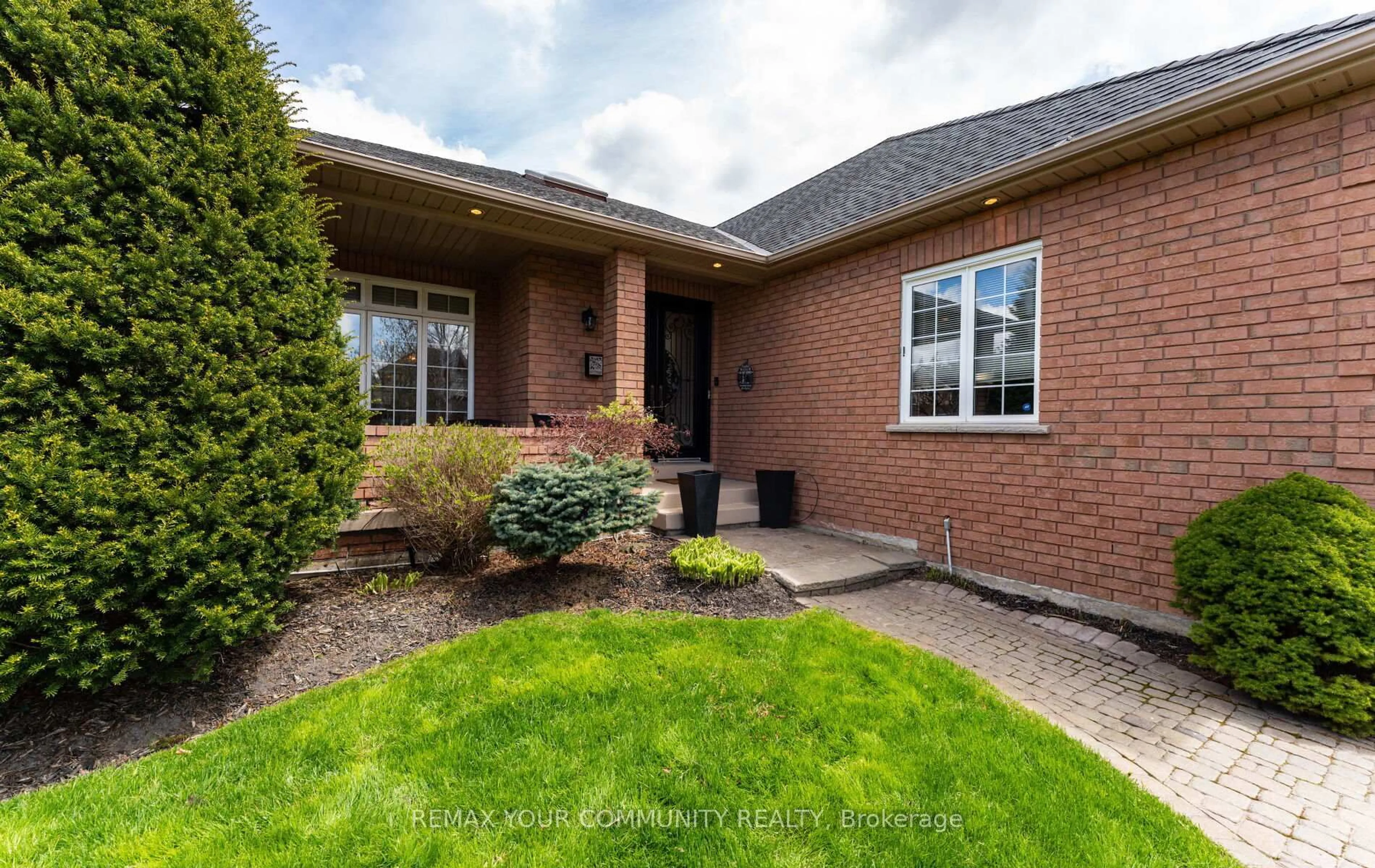 Home with brick exterior material, street for 863 Shadrach Dr, Newmarket Ontario L3X 2H3
