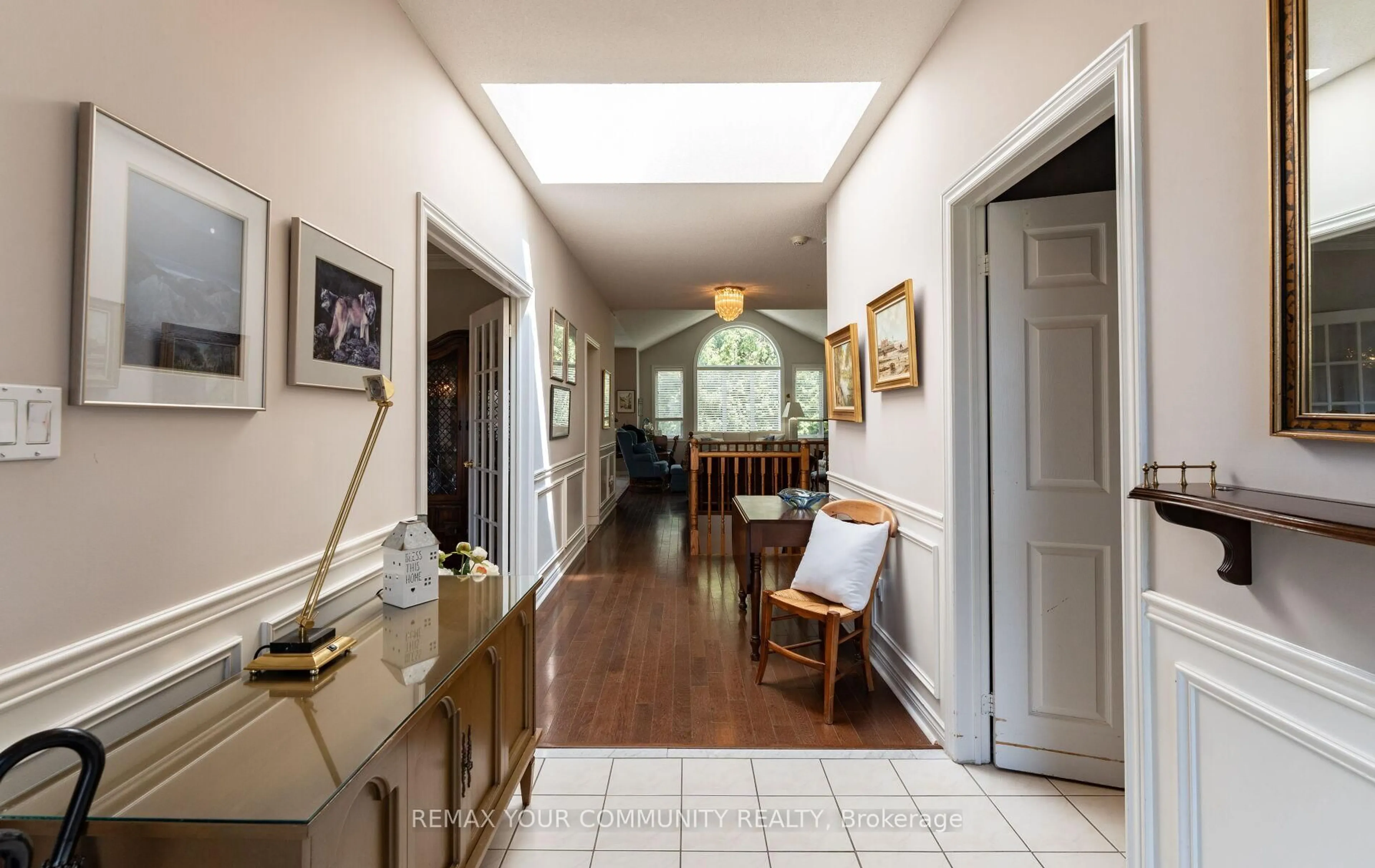 Indoor foyer for 863 Shadrach Dr, Newmarket Ontario L3X 2H3