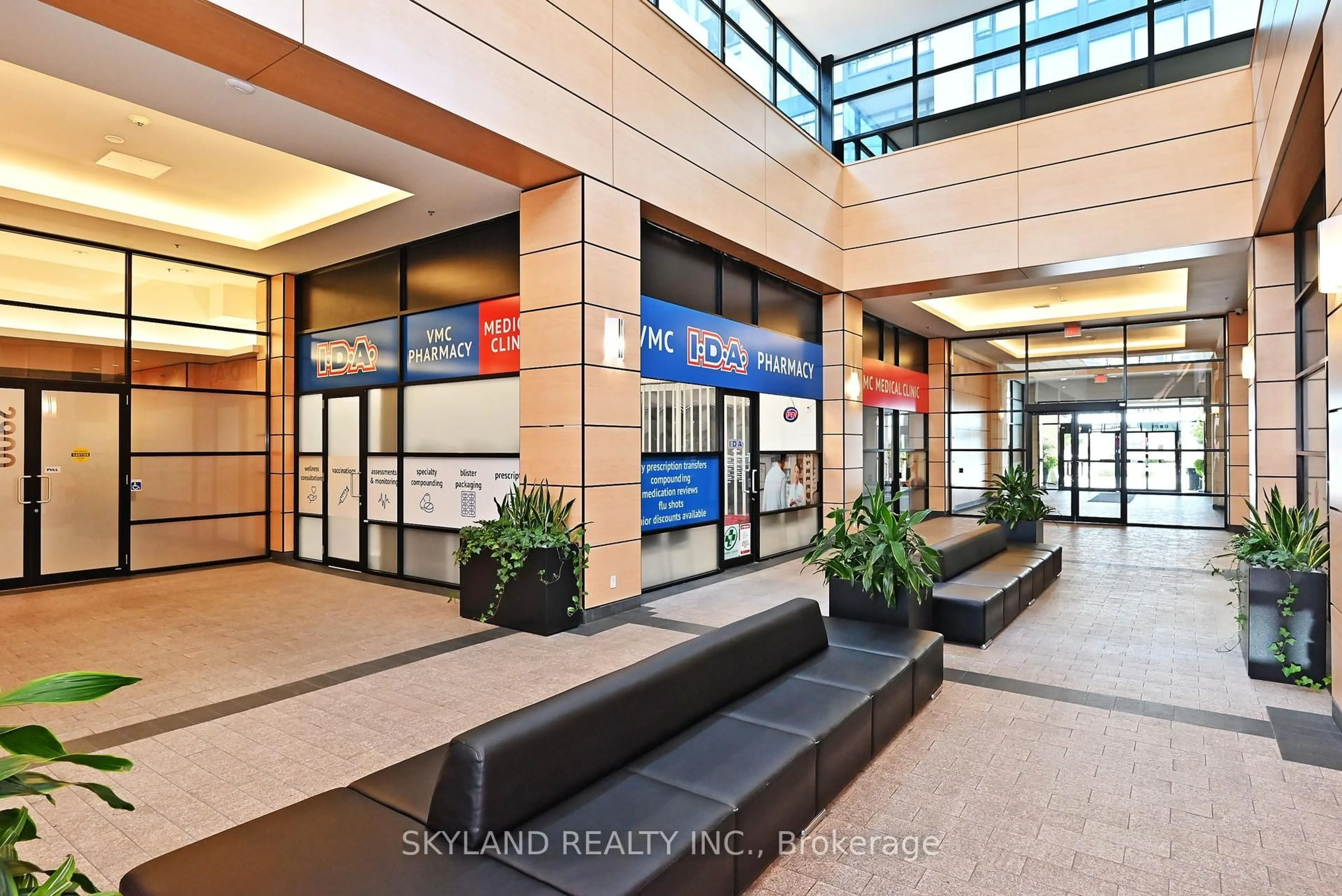 Indoor foyer for 2900 Highway 7 Rd #903, Vaughan Ontario L4K 0G3