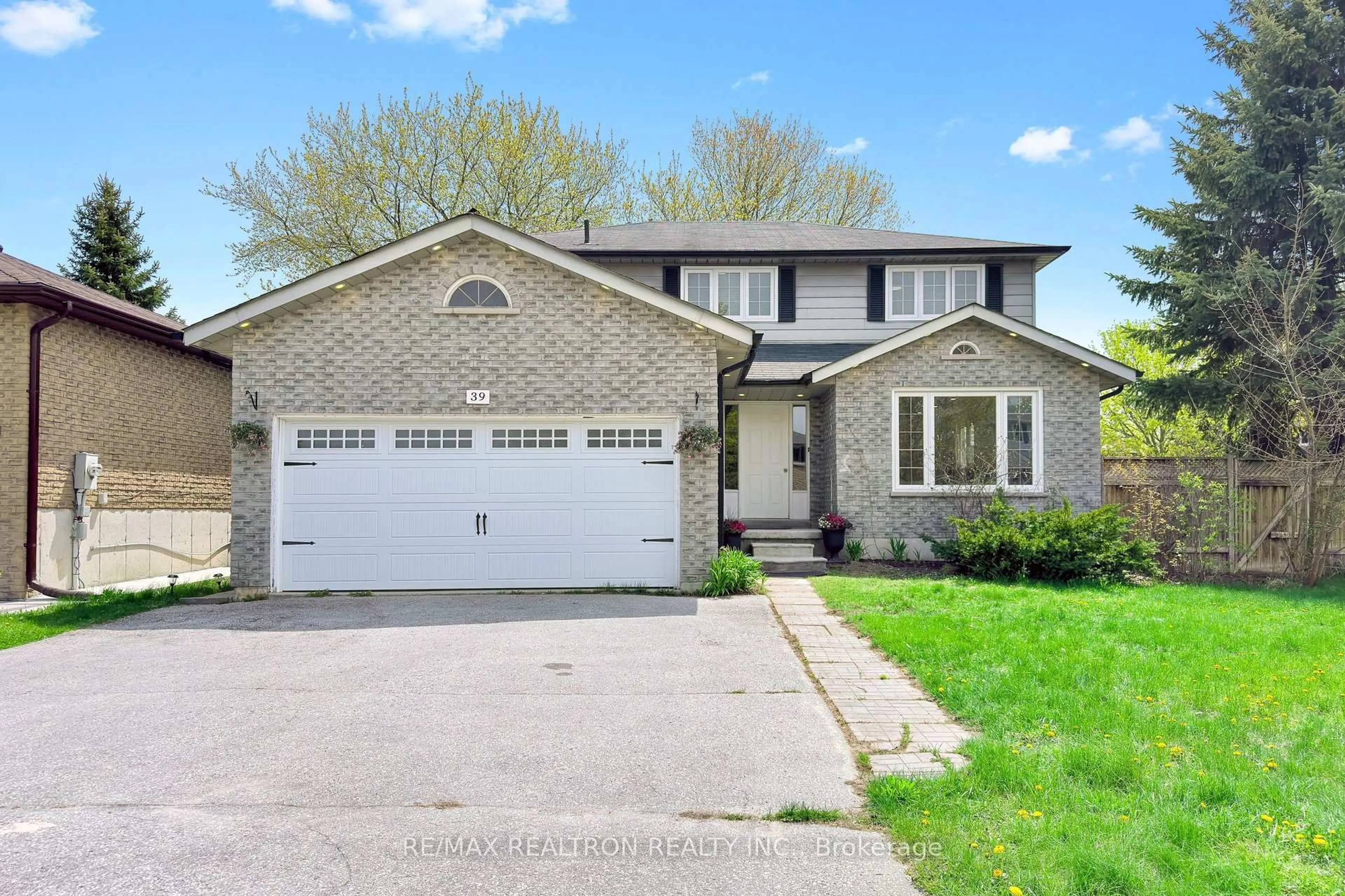 Home with brick exterior material, street for 39 Camrose Dr, Georgina Ontario L4P 3L6