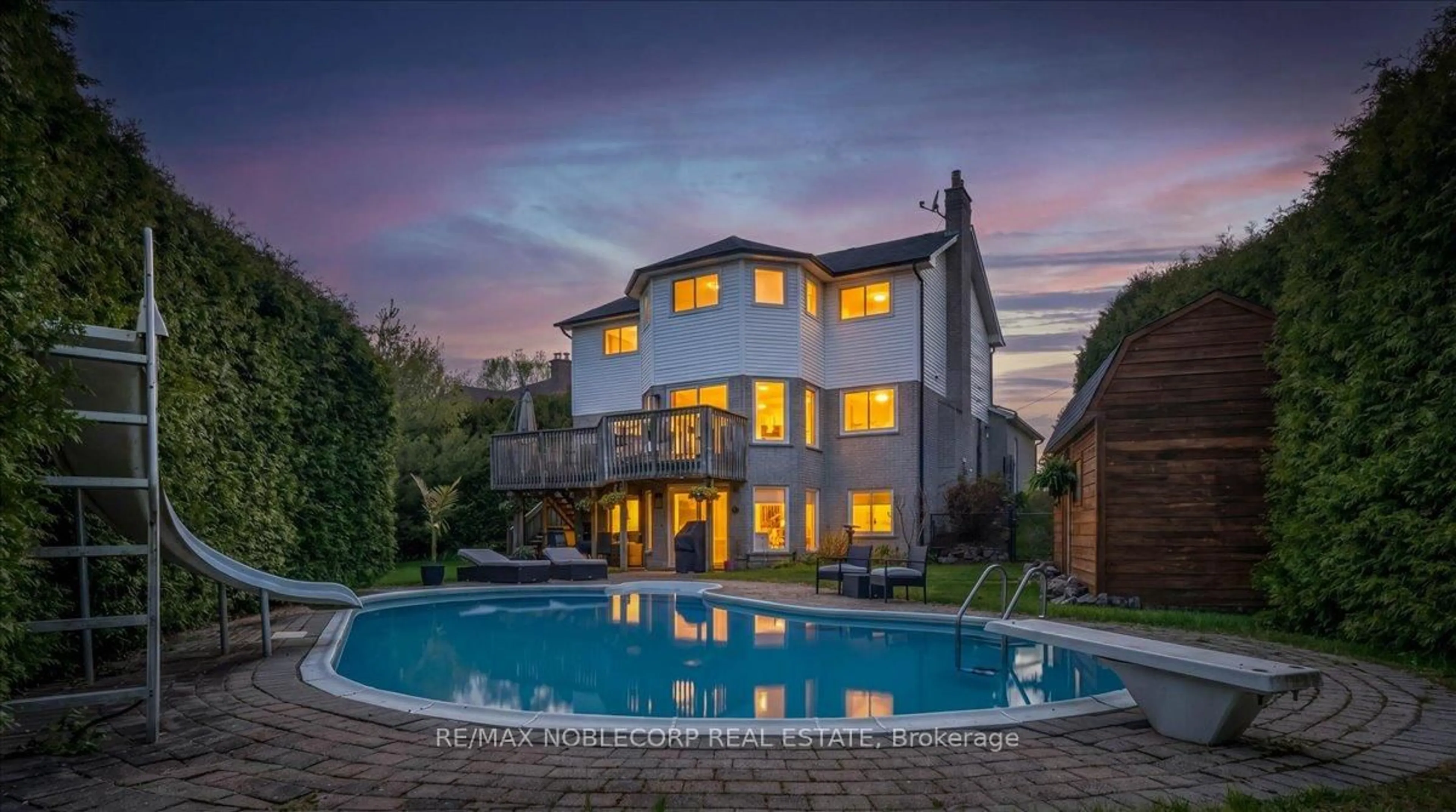 Pool for 128 Mccauley Crt, Newmarket Ontario L3Y 7W2