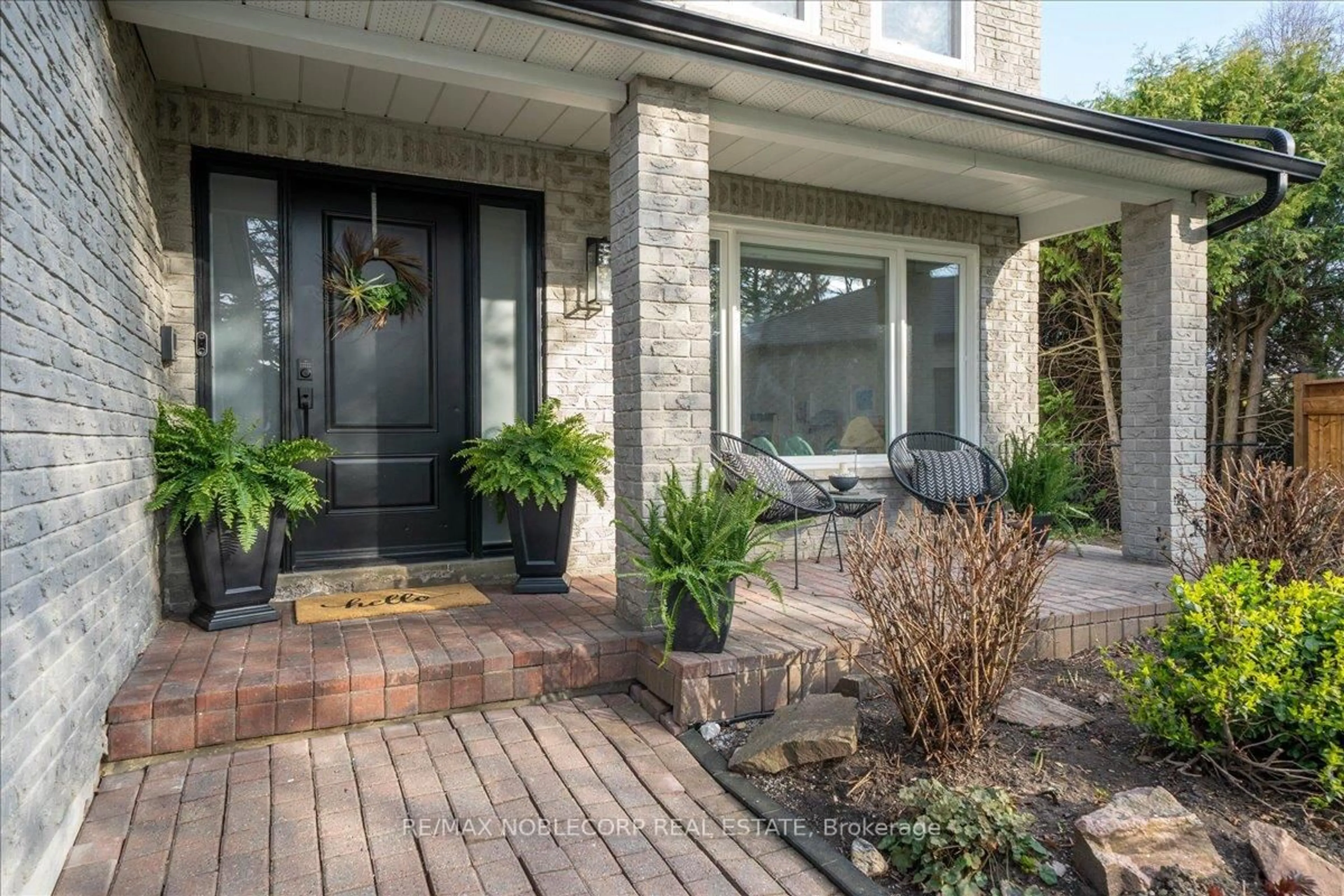 Unknown for 128 Mccauley Crt, Newmarket Ontario L3Y 7W2