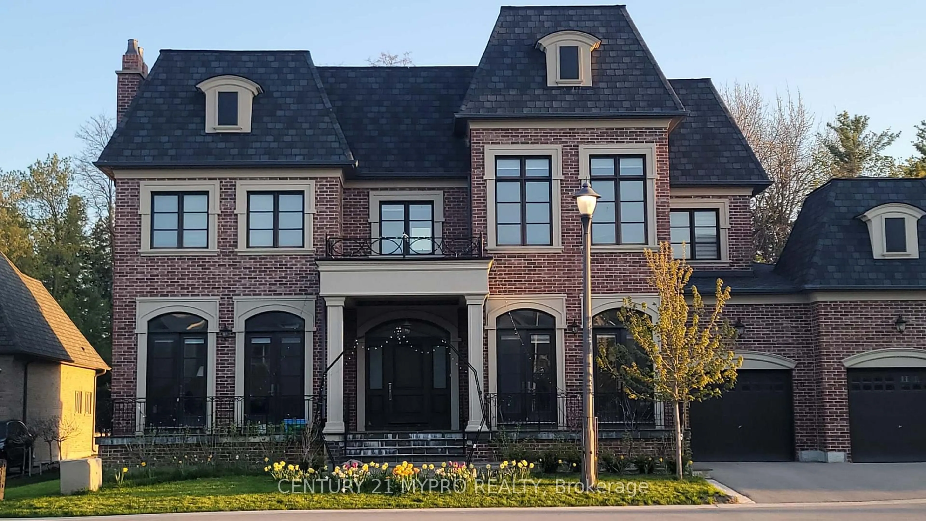 Home with brick exterior material, street for 70 Davina Circ, Aurora Ontario L4G 0T1