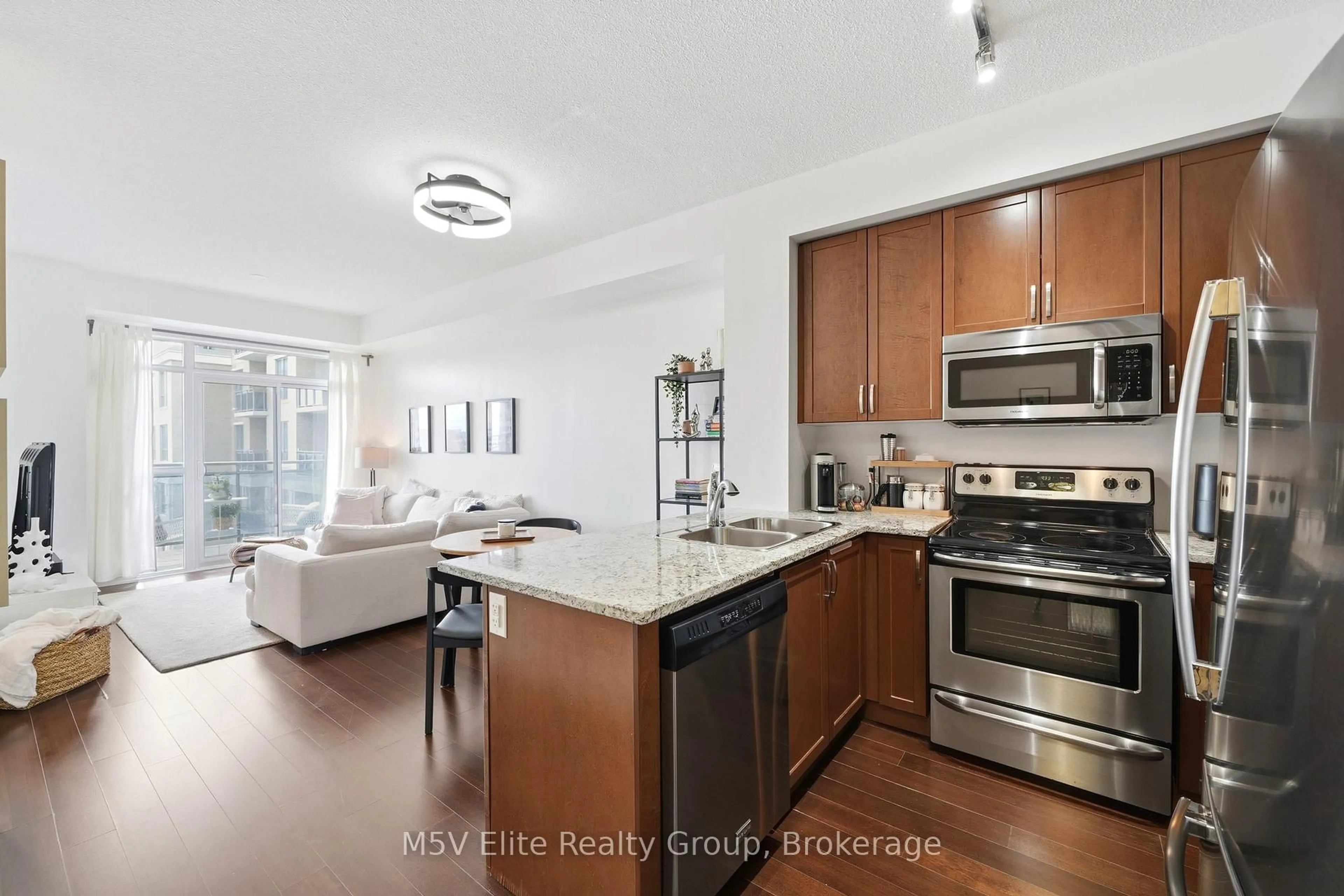 Open concept kitchen, unknown for 111 Civic Square Gate #330, Aurora Ontario L4G 0S6