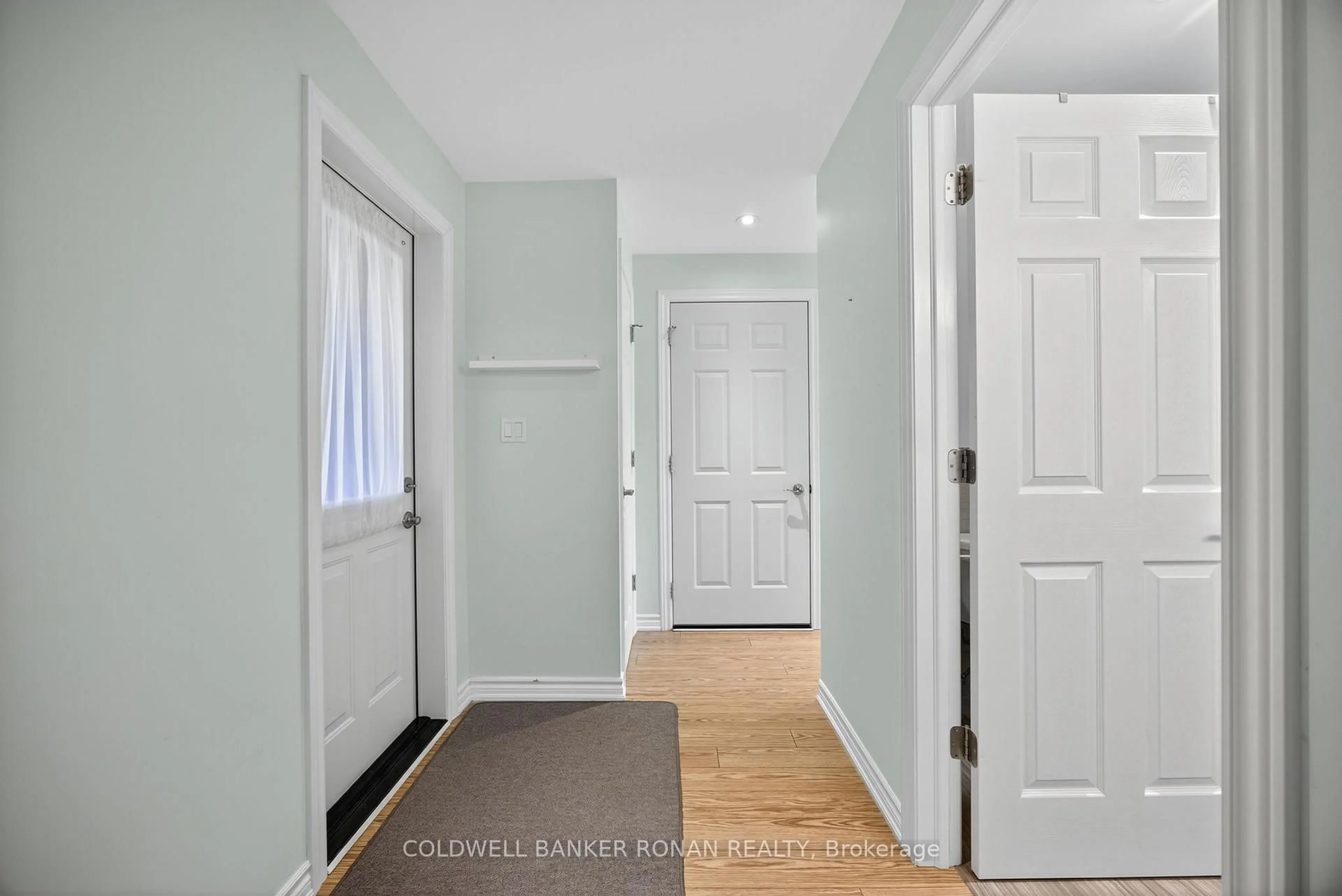 Indoor entryway for 5376 County 15 Rd, Adjala-Tosorontio Ontario L9R 1V3