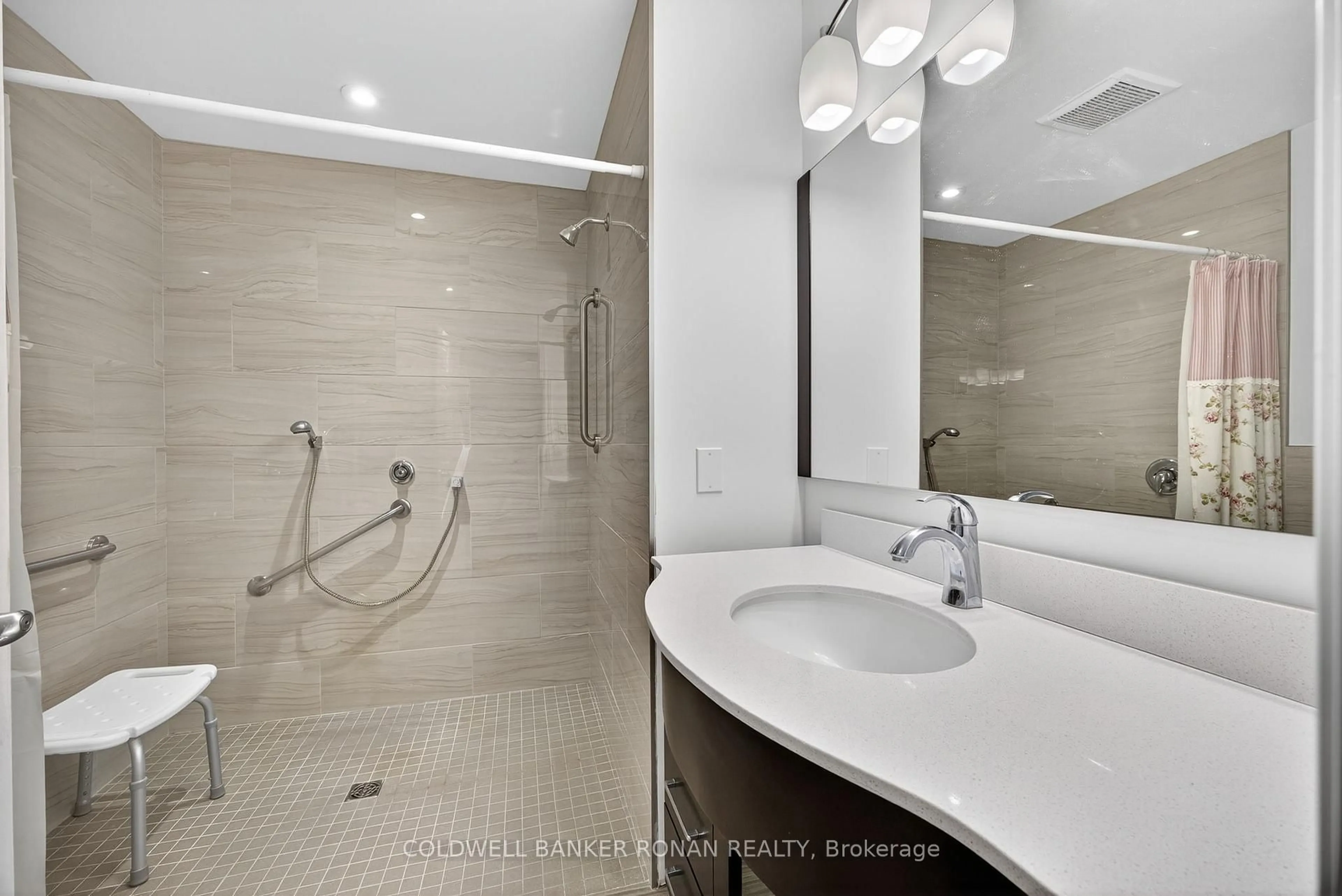 Standard bathroom, ceramic/tile floor for 5376 County 15 Rd, Adjala-Tosorontio Ontario L9R 1V3