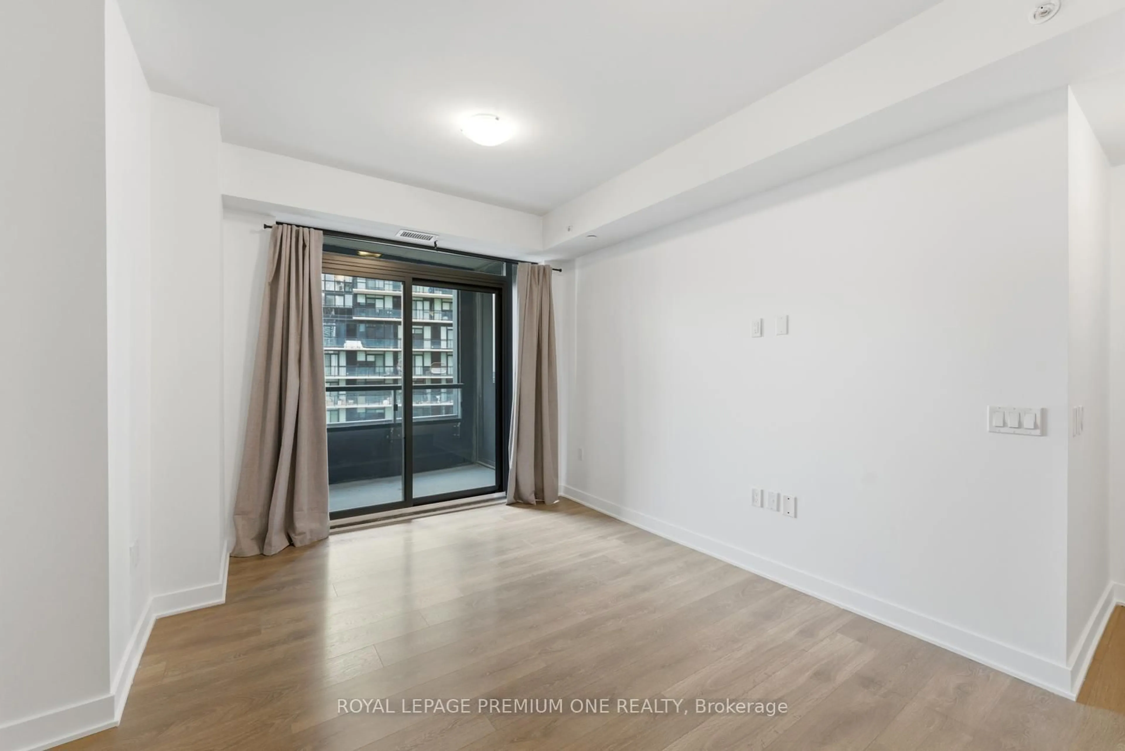 A pic of a room for 2920 Highway 7 #2404, Vaughan Ontario L4K 0P4