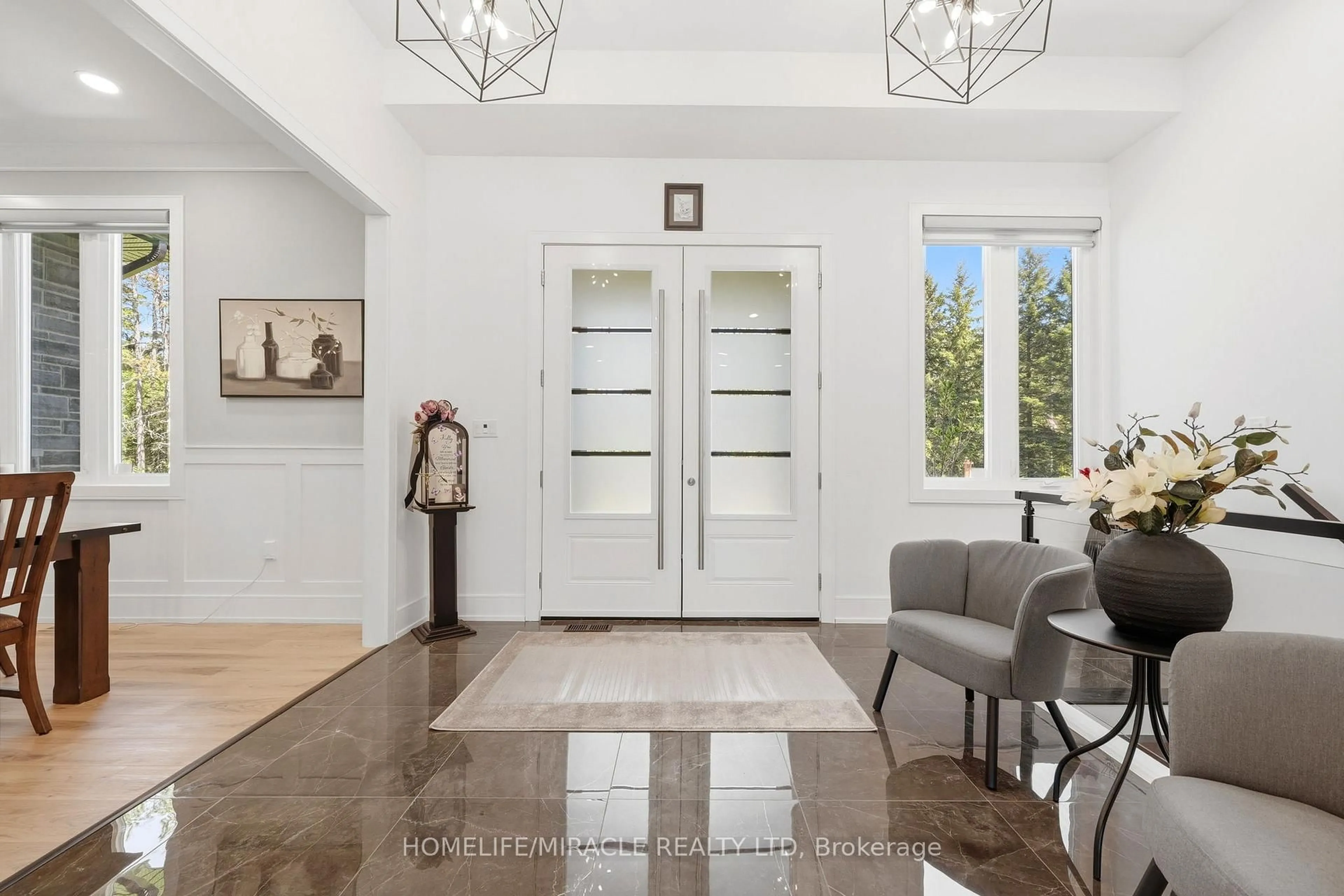 Indoor entryway for 7028 Pine Plains Rd, Adjala-Tosorontio Ontario L0M 1J0