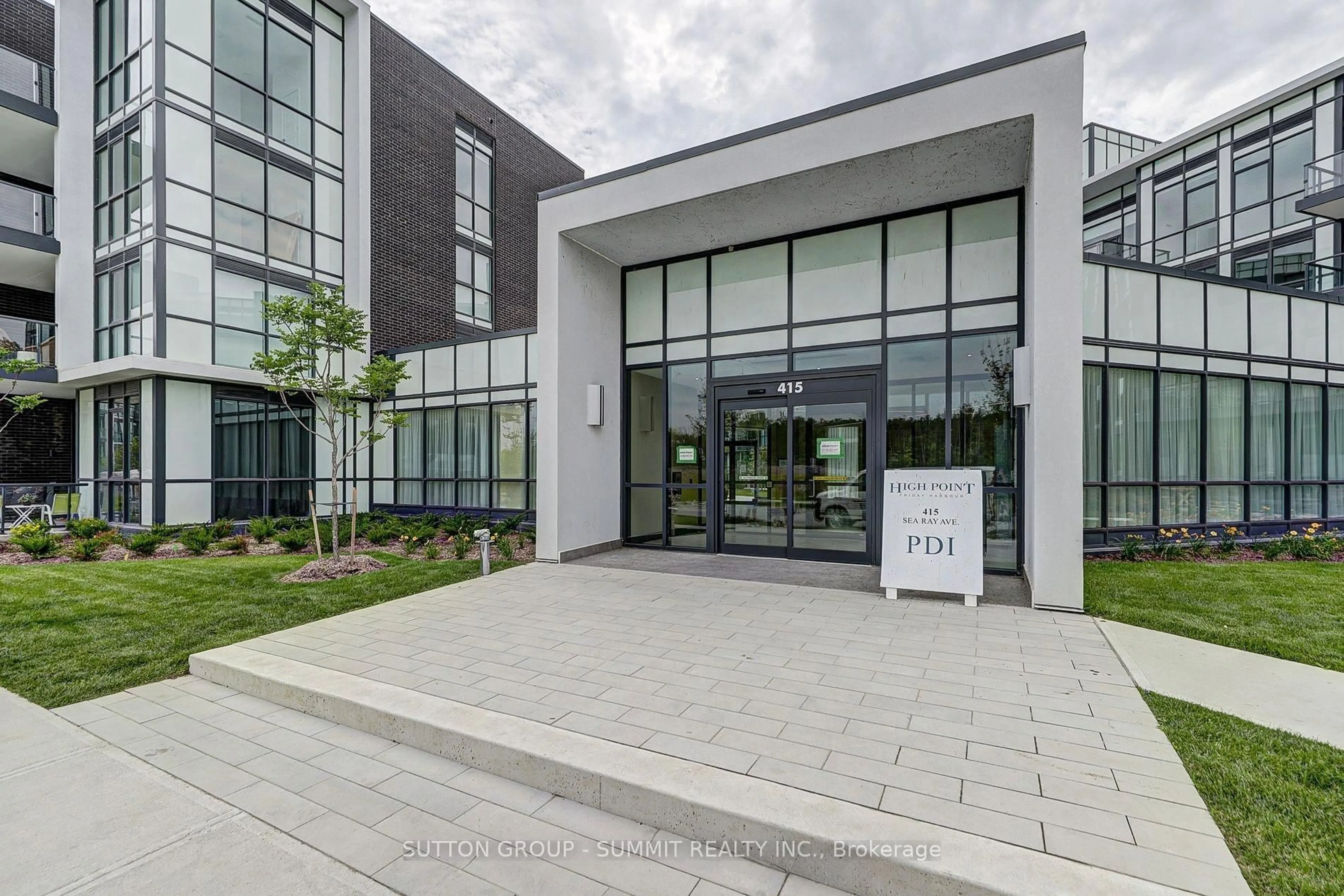 Indoor foyer for 415 SEA RAY Ave #105, Innisfil Ontario L9S 0R5