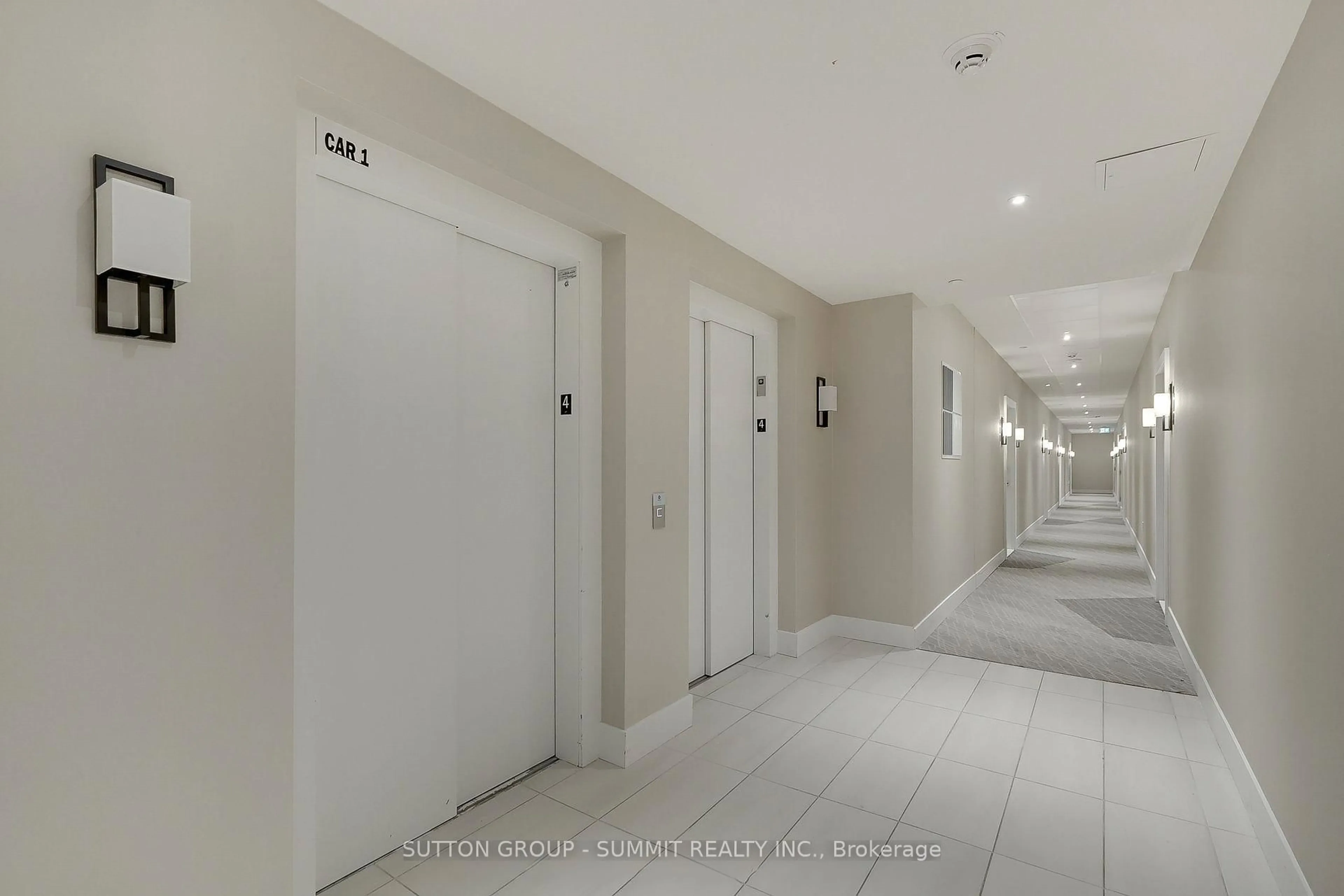 Indoor foyer for 415 SEA RAY Ave #105, Innisfil Ontario L9S 0R5